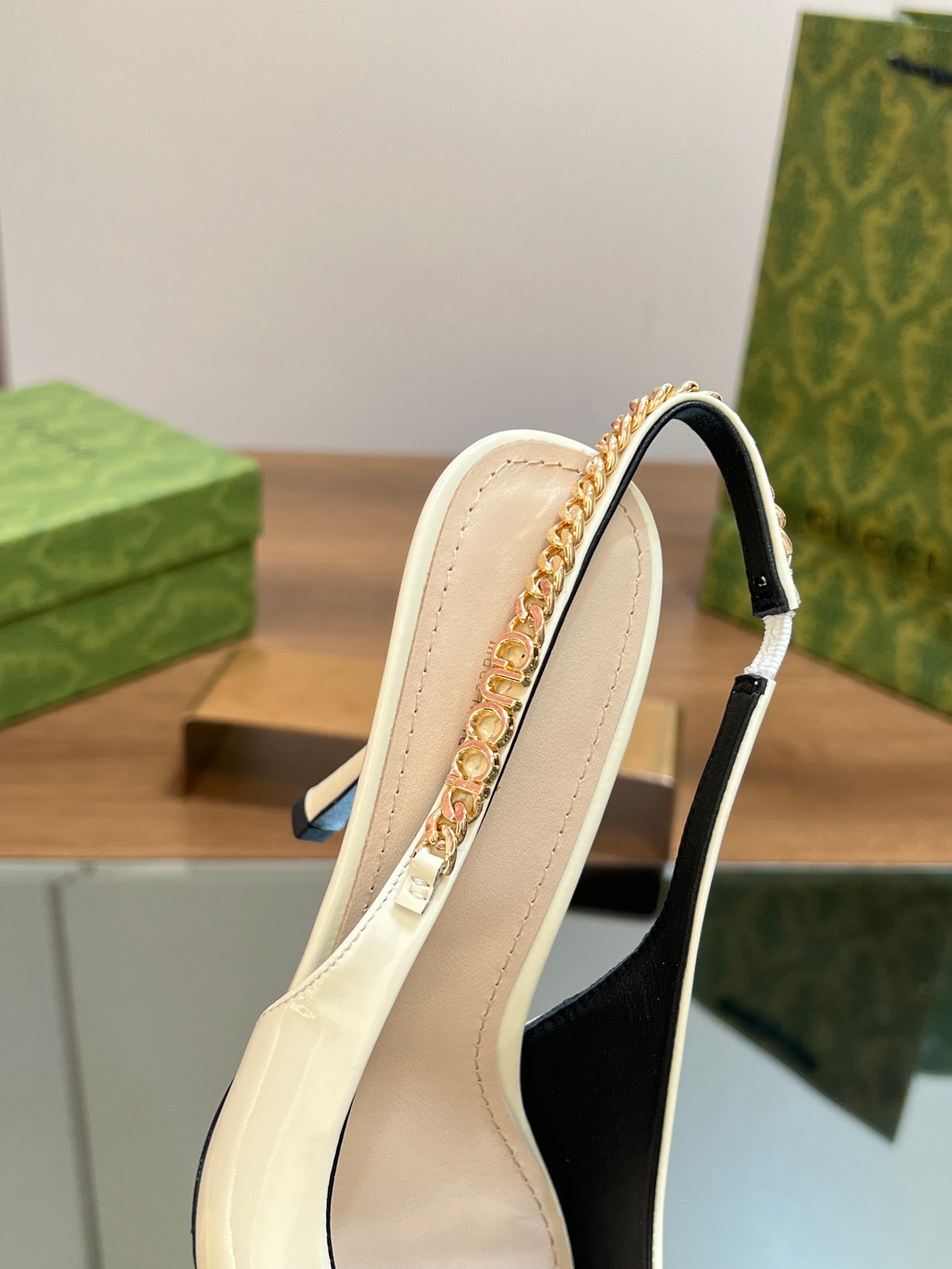 GUCCI SIGNORIA SLINGBACK PUMP WHITE LAMBSKIN