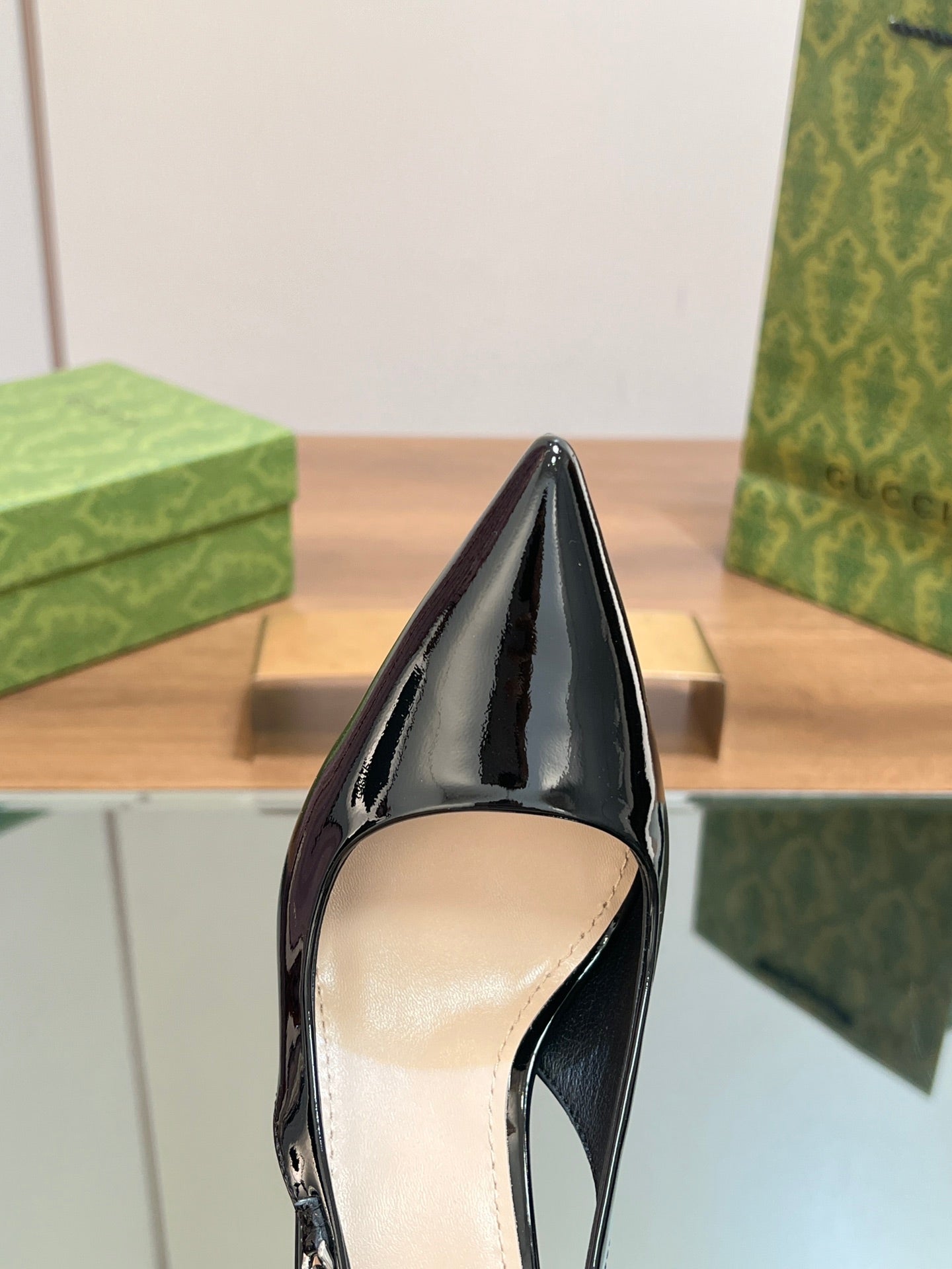 GUCCI SIGNORIA SLINGBACK PUMP GLOSSY BLACK LAMBSKIN