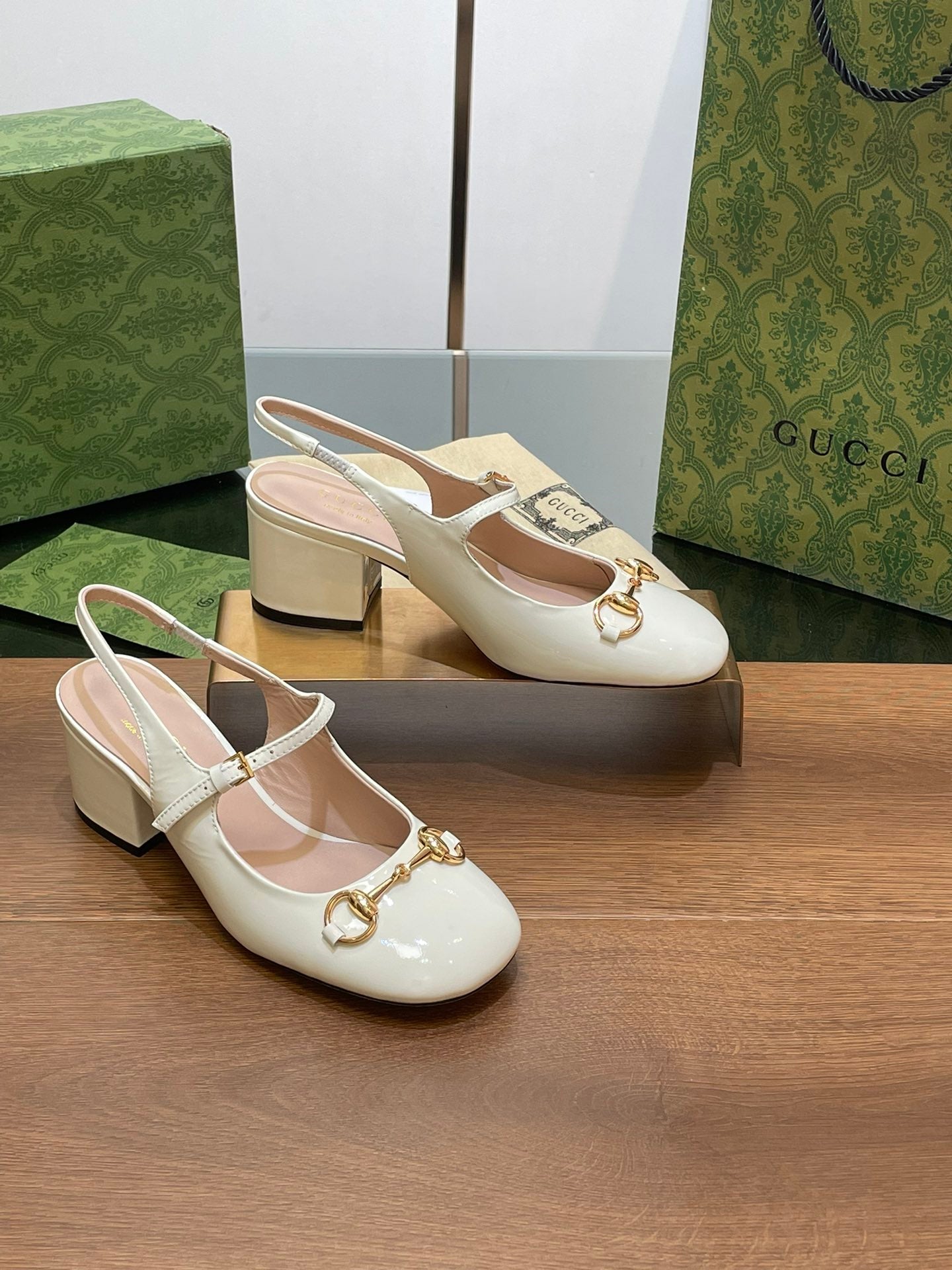 GUCCI HORSEBIT PUMP WHITE GLOSSY LAMBSKIN