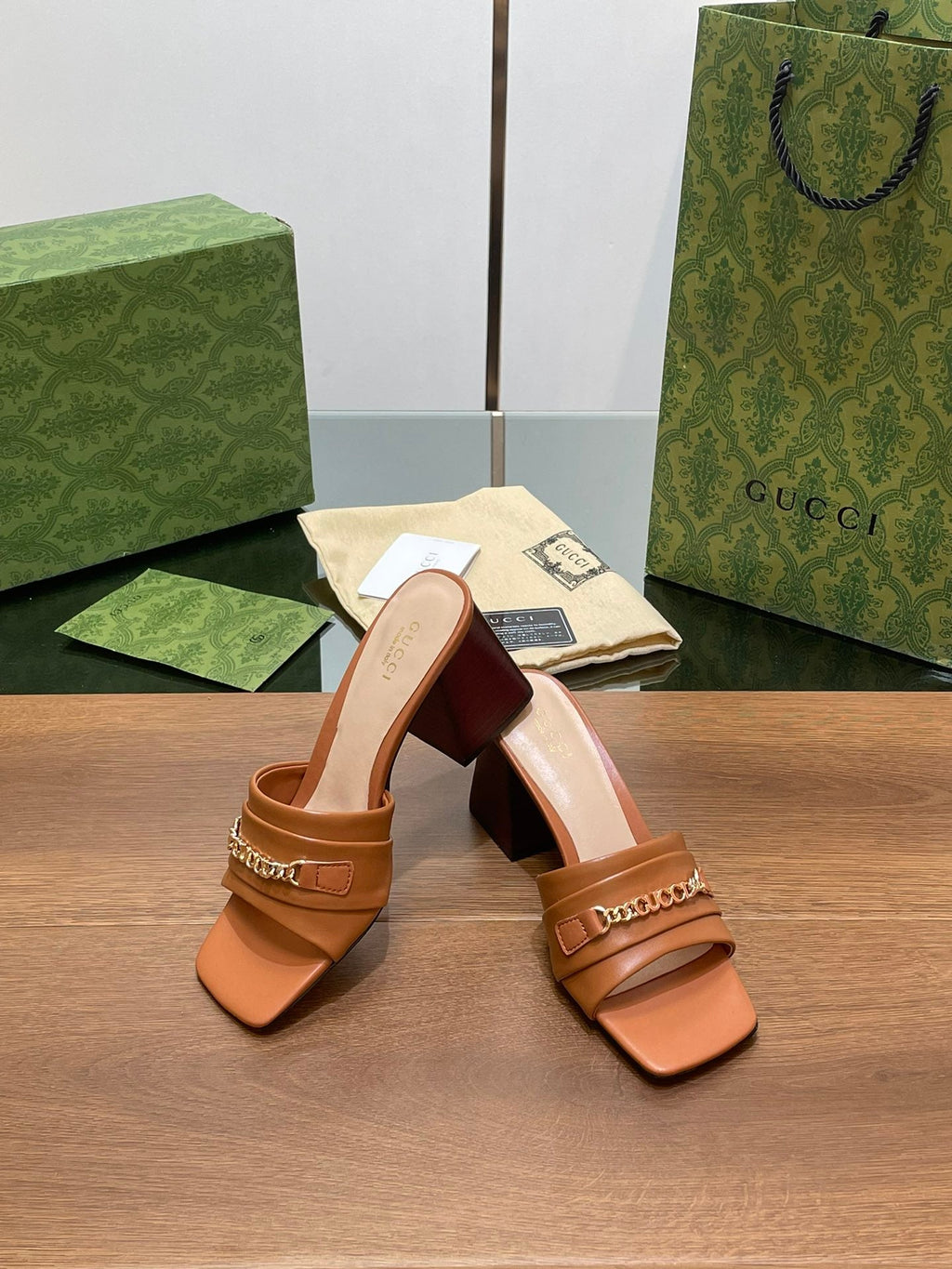 GUCCI SIGNORIA SLIDE SANDAL CARAMEL DENIM