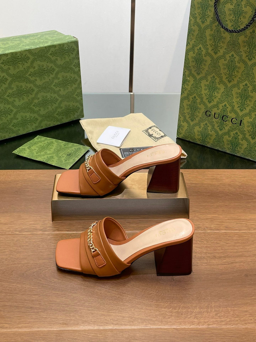 GUCCI SIGNORIA SLIDE SANDAL CARAMEL DENIM