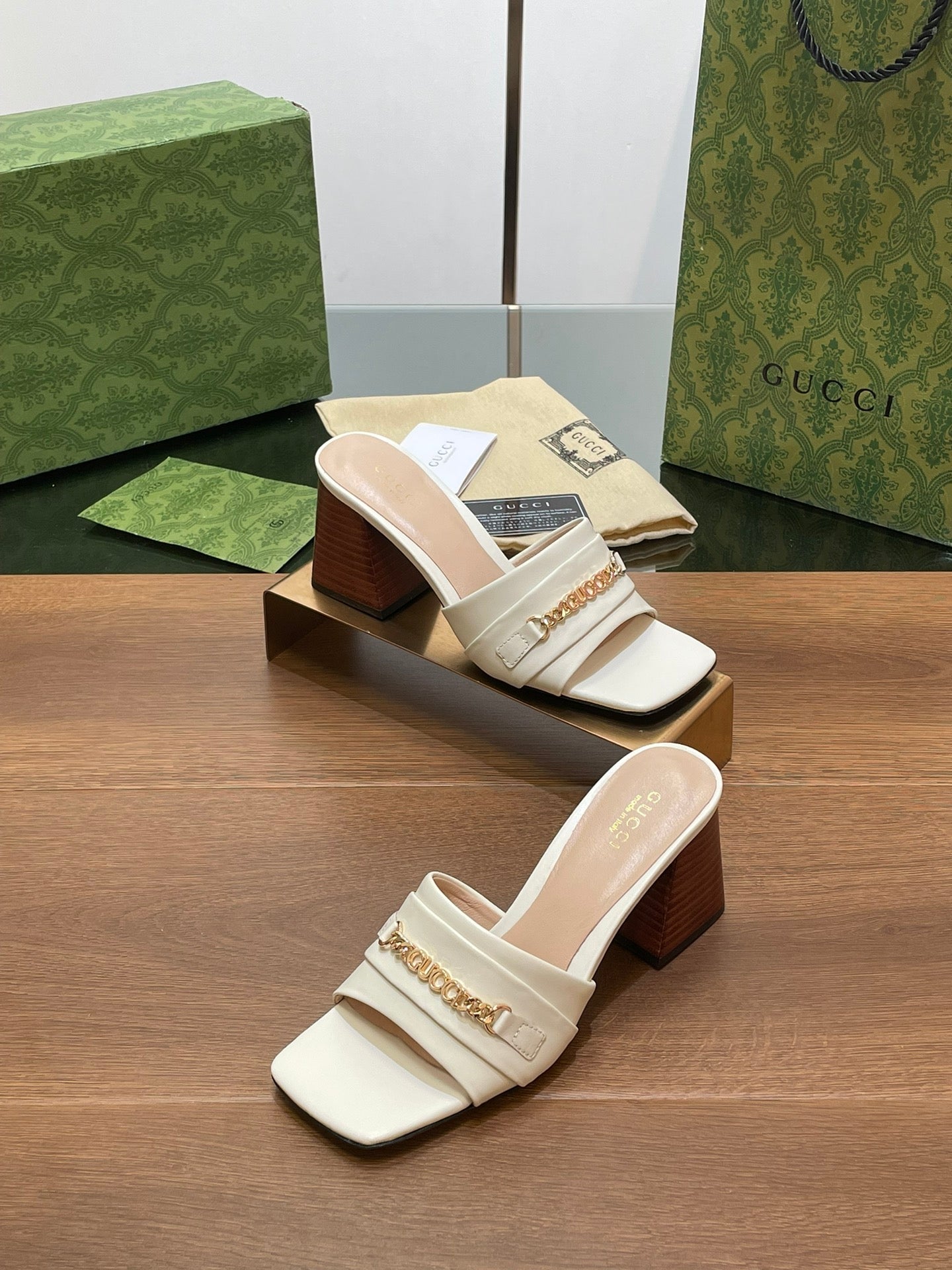 GUCCI SIGNORIA SLIDE SANDAL WHITE DENIM