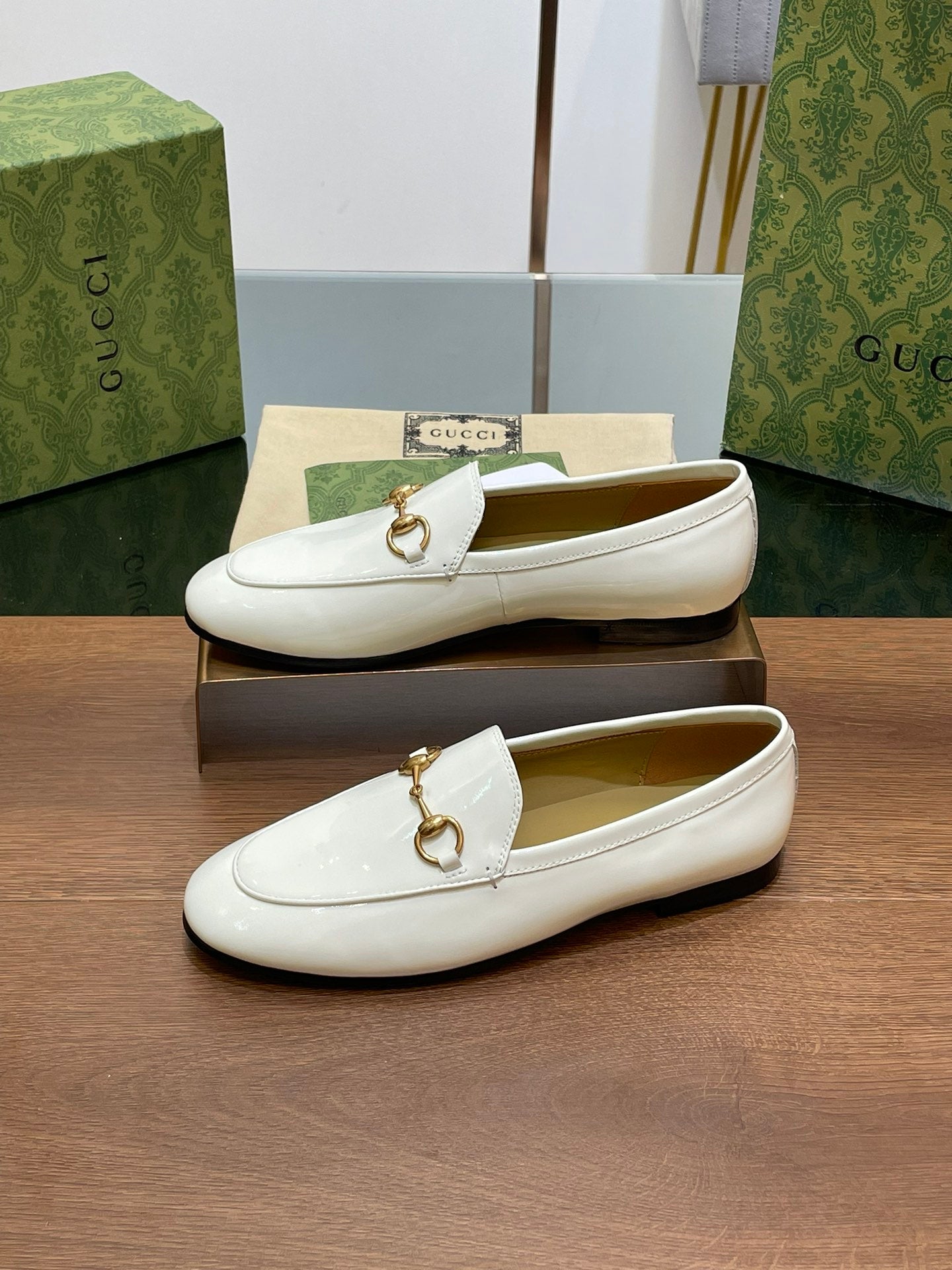 GUCCI JORDAAN LOAFER GLOSSY WHITE LAMBSKIN