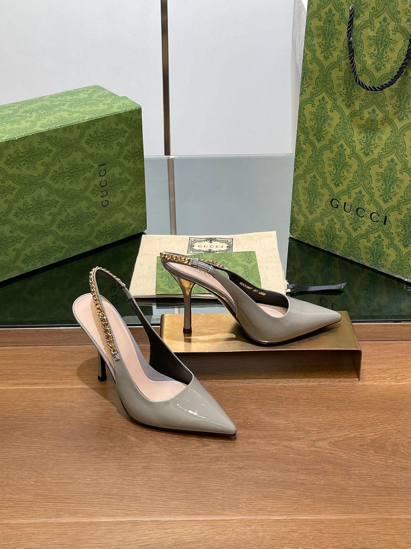 GUCCI HIGH SLINGBACK 10.5 CM IN DOVE GREY GLOSSY CALFSKIN WITH GOLD HARDWARE