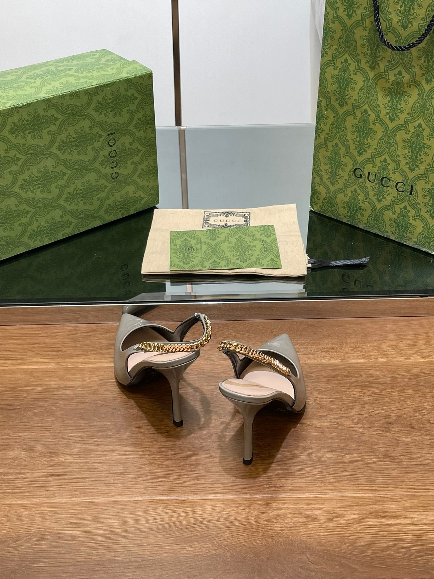 GUCCI HIGH SLINGBACK 10.5 CM IN DOVE GREY GLOSSY CALFSKIN WITH GOLD HARDWARE
