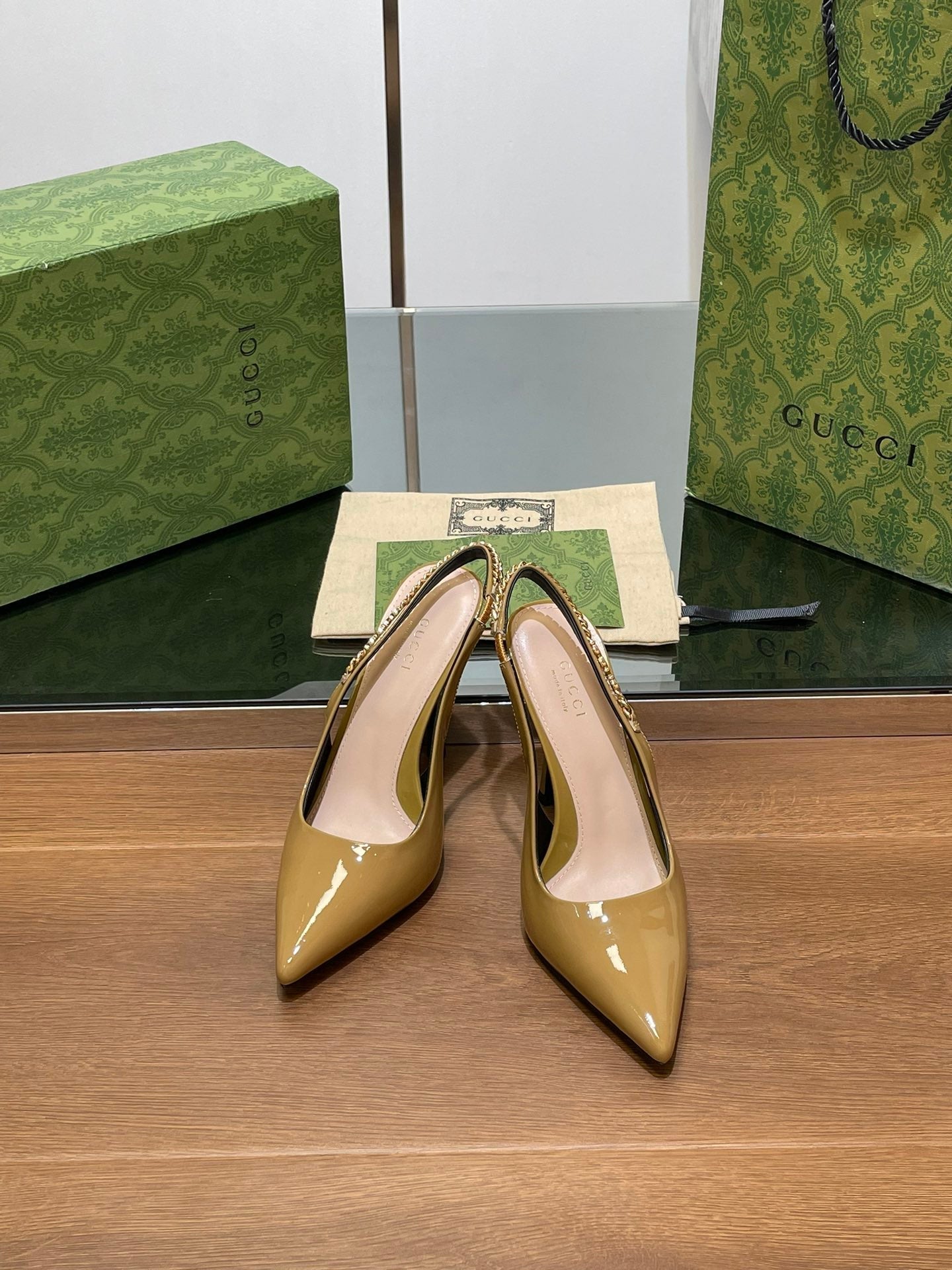 GUCCI HIGH SLINGBACK 10.5 CM IN DIJON YELLOW GLOSSY CALFSKIN WITH GOLD HARDWARE
