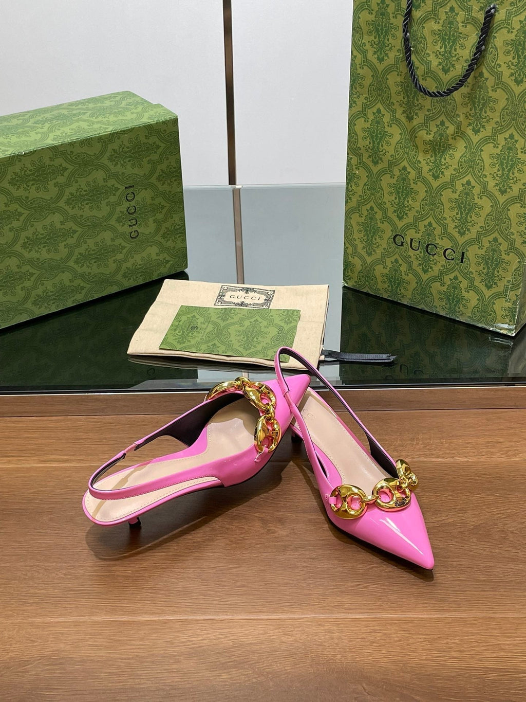 GUCCI MID-HEELED SLINGBACK 4.5 CM IN FUSICA PINK GLOSSY CALFSKIN WITH GOLD HARDWARE