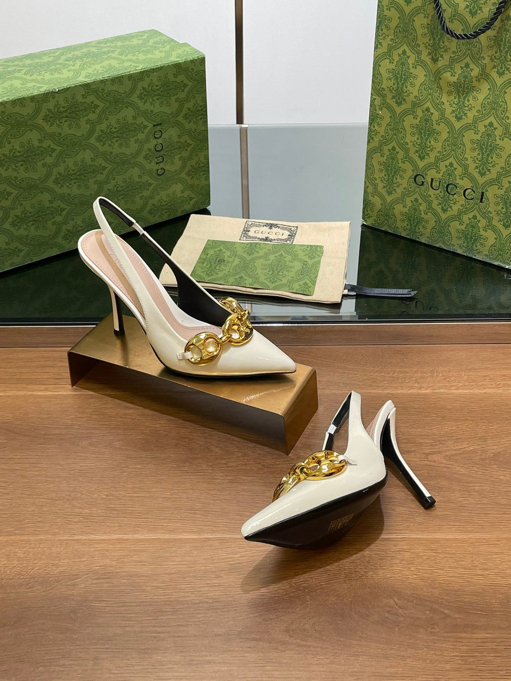 GUCCI HIGH SLINGBACK 10.5 CM IN WHITE GLOSSY CALFSKIN WITH GOLD HARDWARE