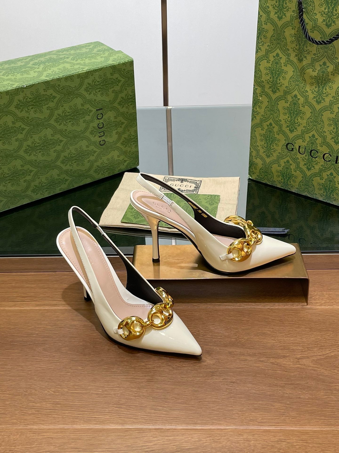 GUCCI HIGH SLINGBACK 10.5 CM IN WHITE GLOSSY CALFSKIN WITH GOLD HARDWARE