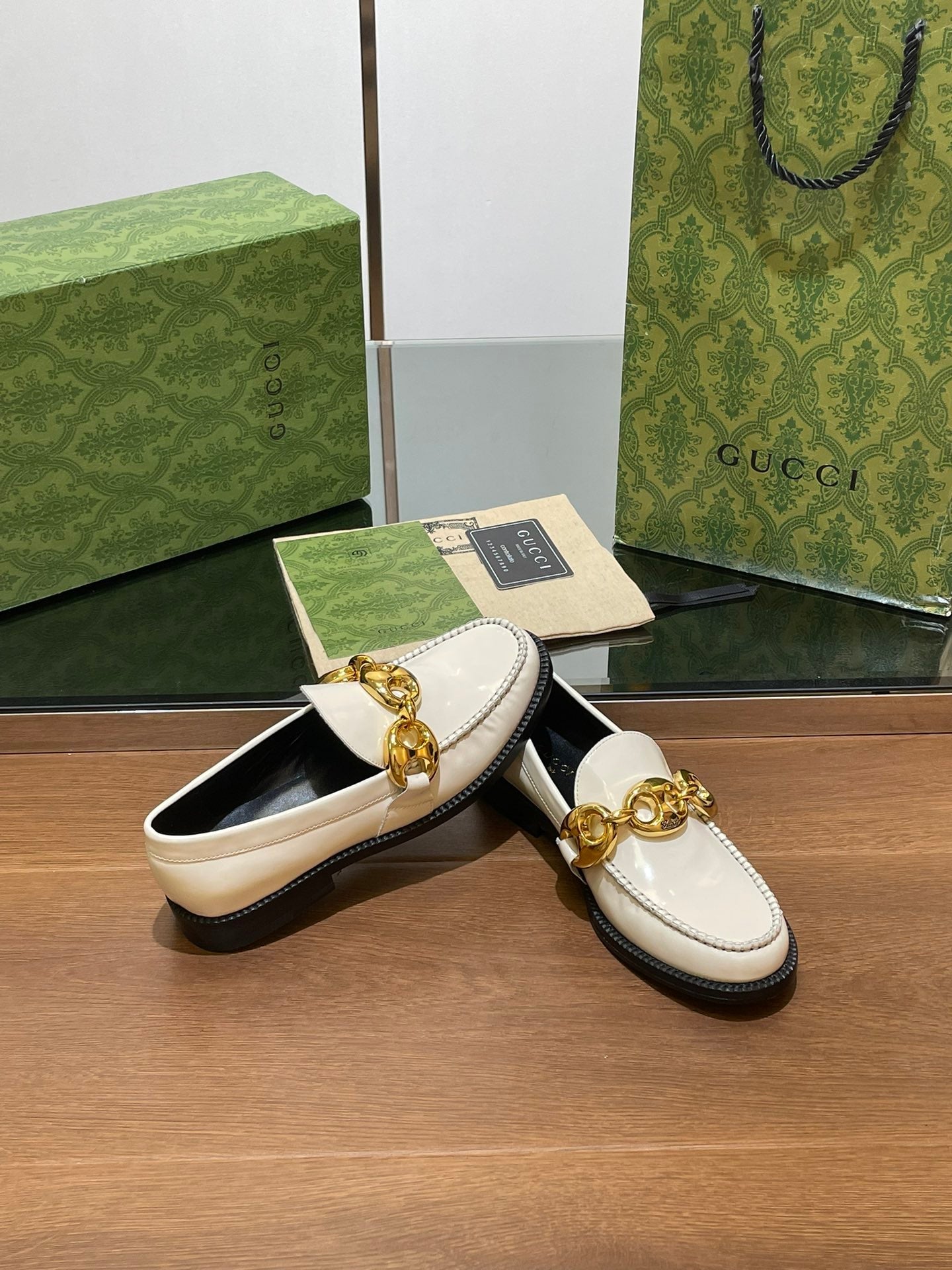 GUCCI LOAFER SHOES IN WHITE CALFSKIN WITH GOLD HARDWARE
