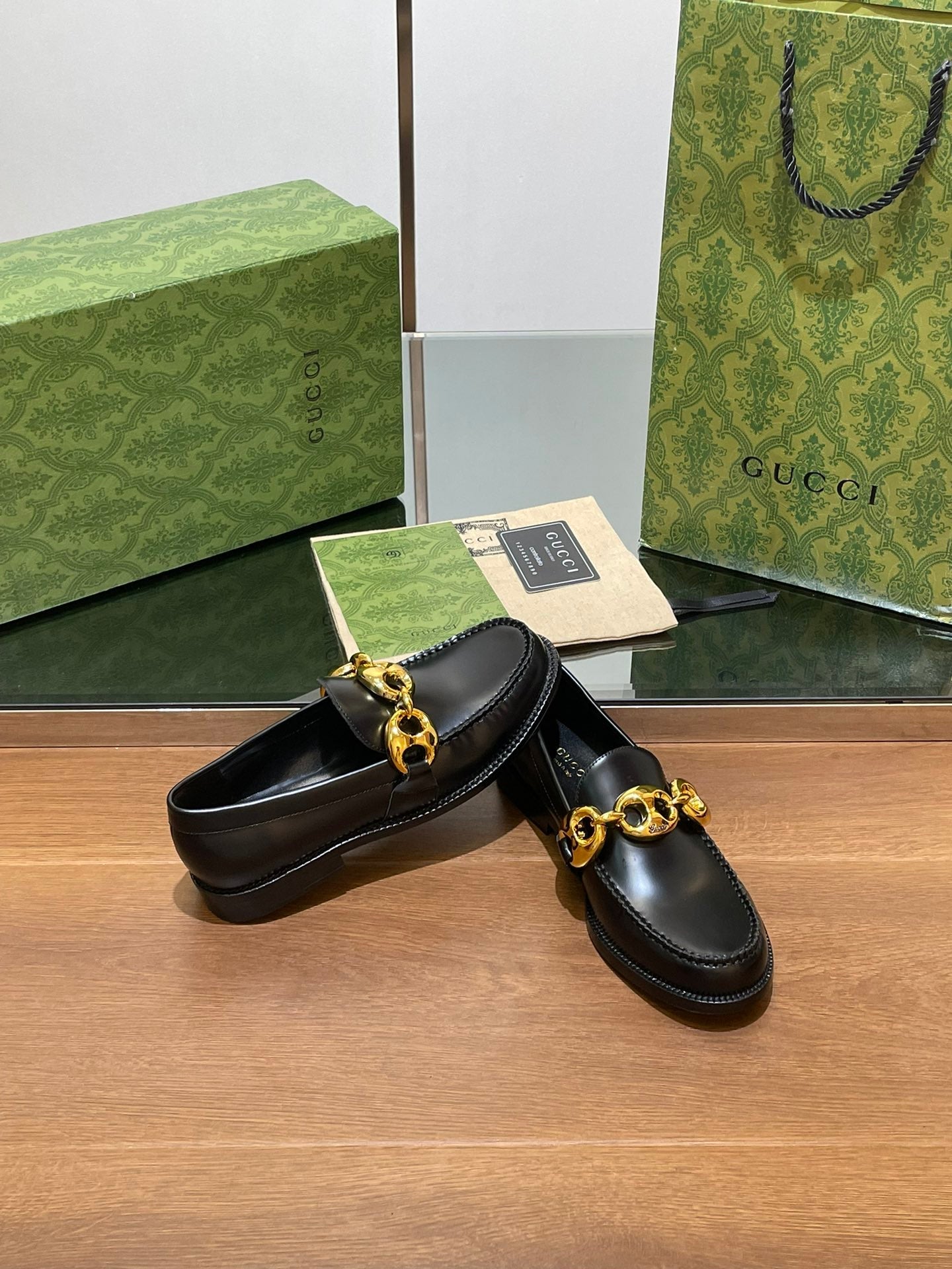 GUCCI LOAFER SHOES IN BLACK CALFSKIN WITH GOLD HARDWARE