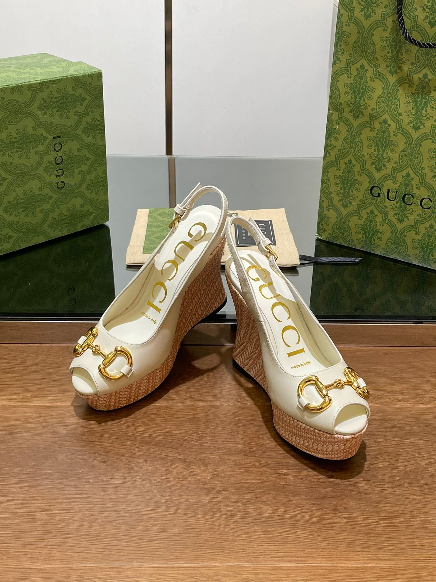 GUCCI WEDGE PLATFORM IN WHITE CALFSKIN WITH GOLD HARDWARE