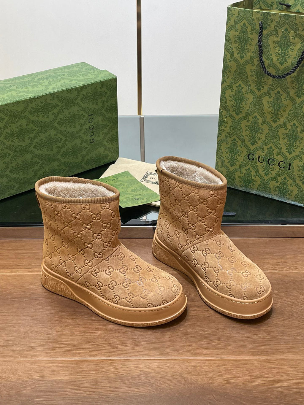 GUCCI U BOOTS IN CIDER BROWN EMBOSSED SUEDE AND BEIGE WOOL LINING