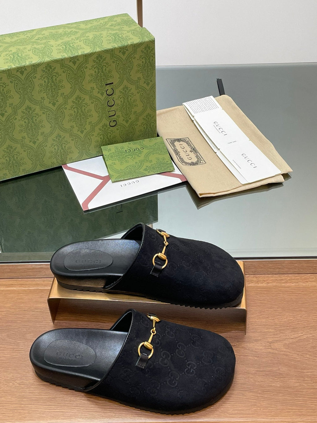 GUCCI HORSEBIT MULE IN BLACK EMBOSSED SUEDE AND SHEEPSKIN LINING