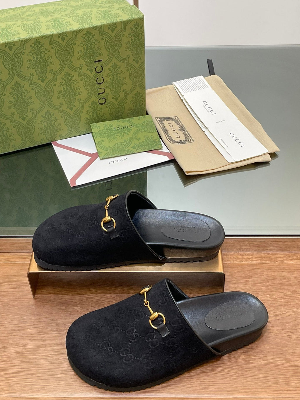 GUCCI HORSEBIT MULE IN BLACK EMBOSSED SUEDE AND SHEEPSKIN LINING