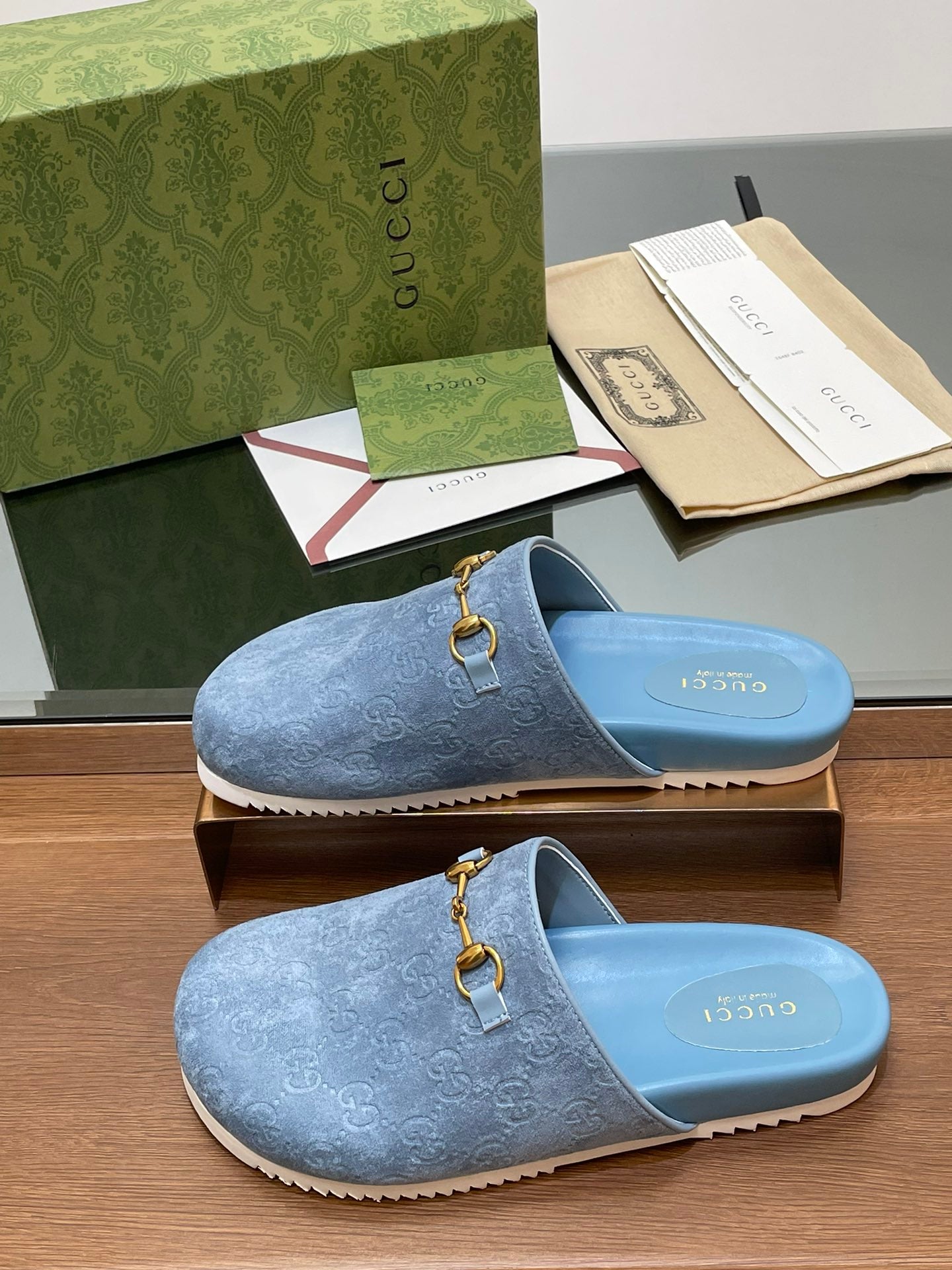 GUCCI HORSEBIT MULE IN LIGHT BLUE EMBOSSED SUEDE AND SHEEPSKIN LINING