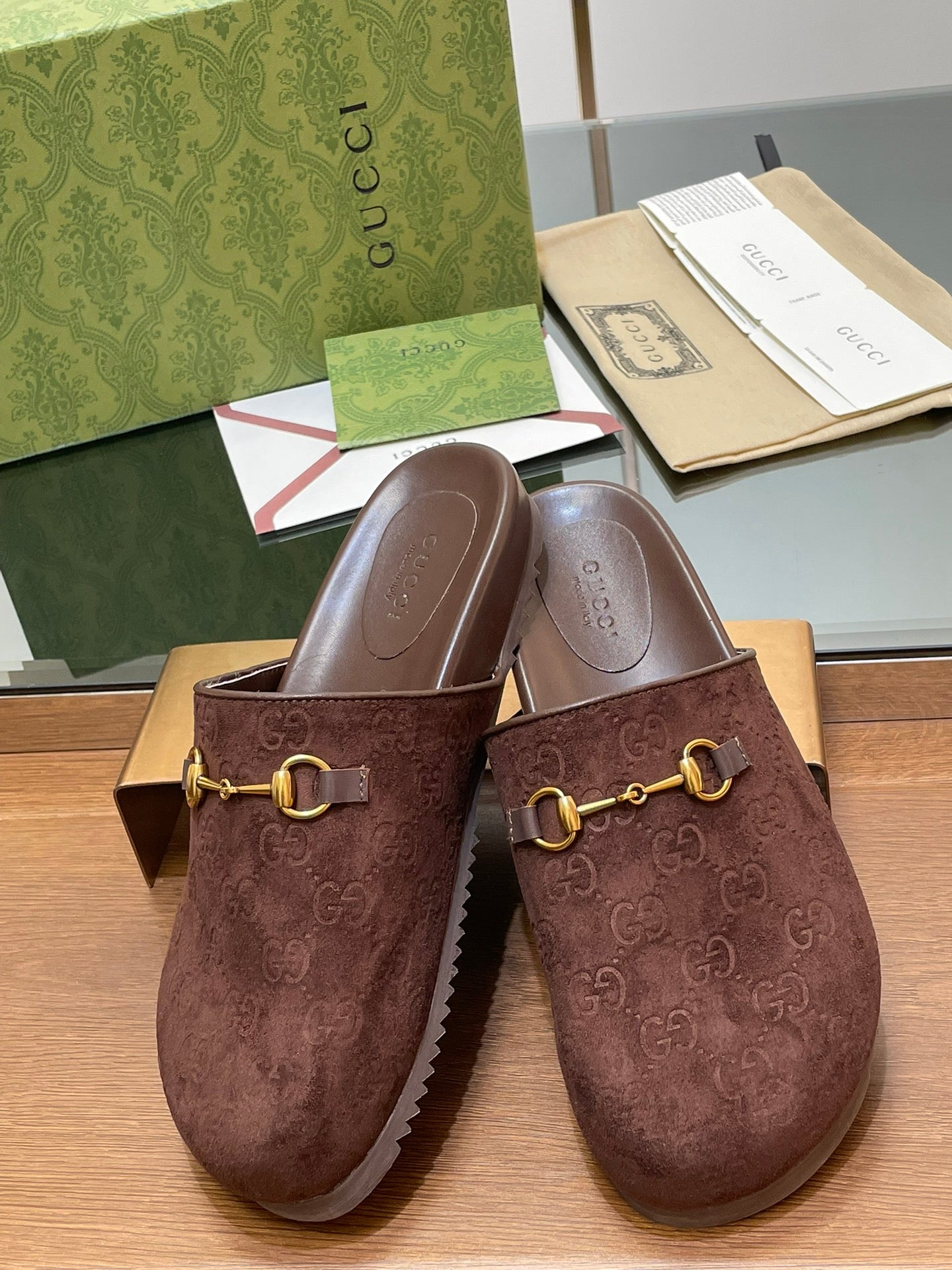 GUCCI HORSEBIT MULE IN CHOCOLATE BROWN EMBOSSED SUEDE AND SHEEPSKIN LINING