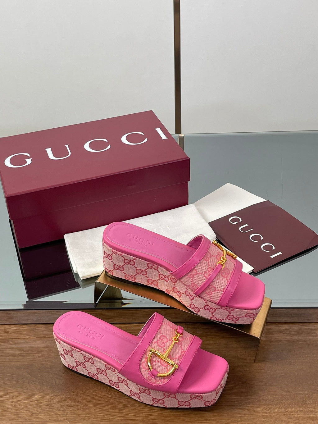 GUCCI HIGH 6.3 CM WEDGE SANDALS IN PINK CALFSKIN AND FABRIC