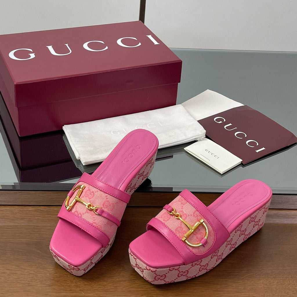 GUCCI HIGH 6.3 CM WEDGE SANDALS IN PINK CALFSKIN AND FABRIC