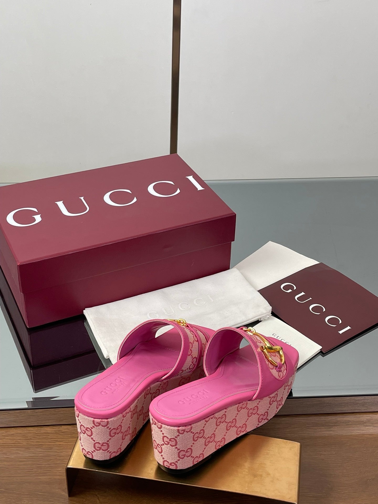 GUCCI HIGH 6.3 CM WEDGE SANDALS IN PINK CALFSKIN AND FABRIC