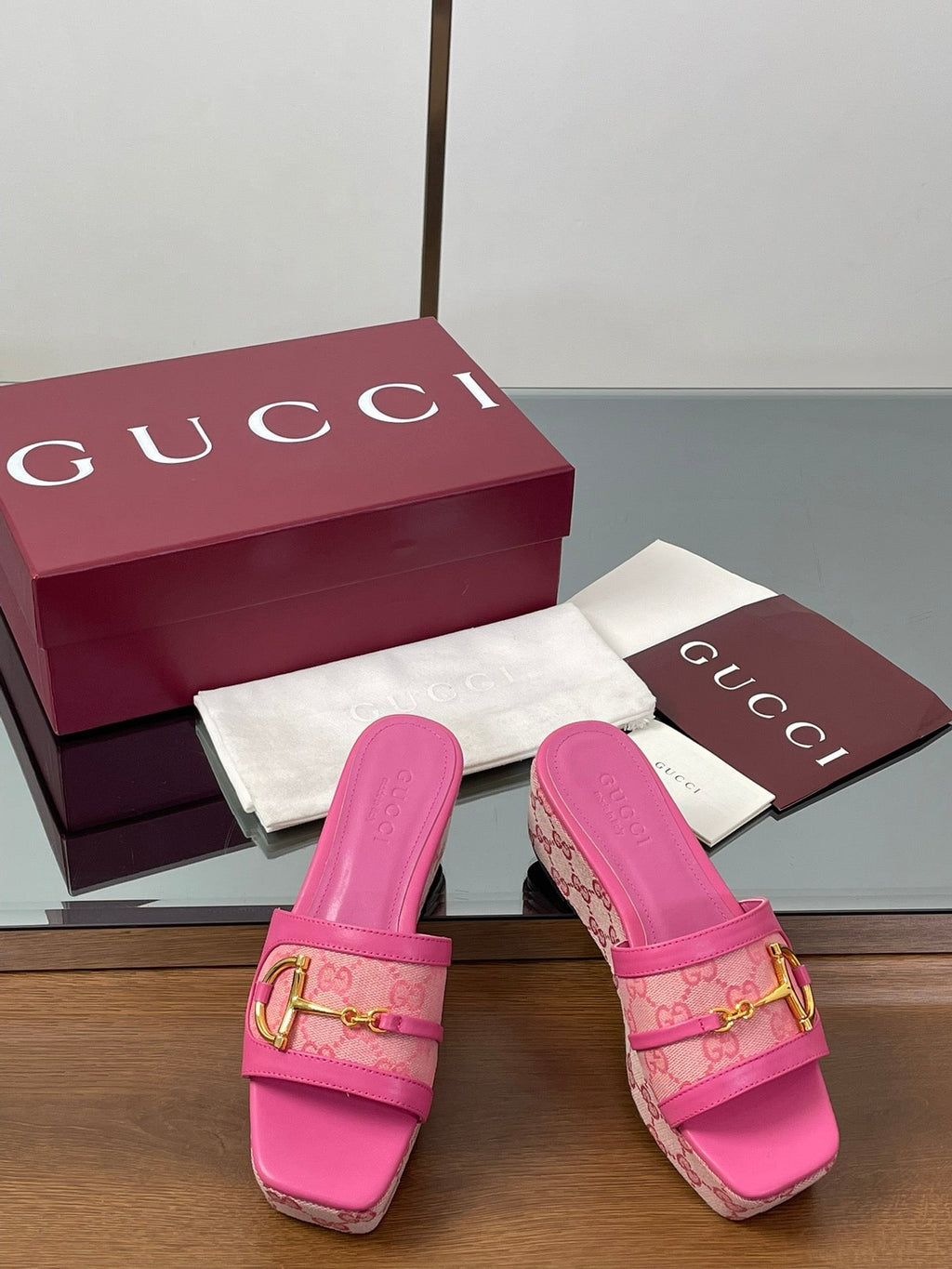 GUCCI HIGH 6.3 CM WEDGE SANDALS IN PINK CALFSKIN AND FABRIC