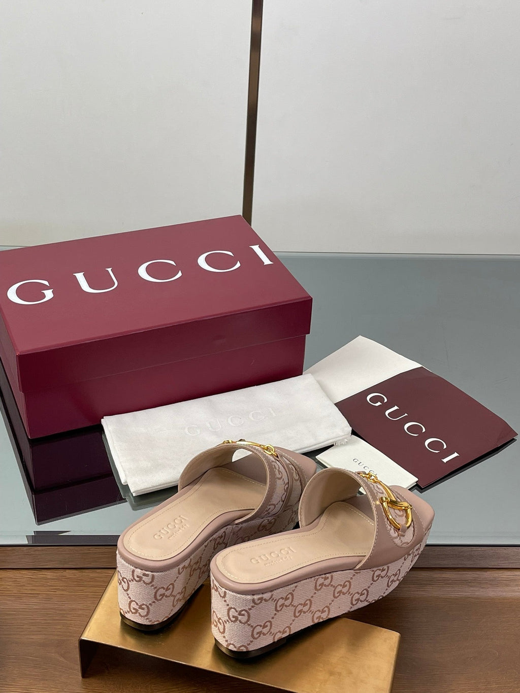GUCCI HIGH 6.3 CM WEDGE SANDALS IN DUSTY PINK CALFSKIN AND FABRIC