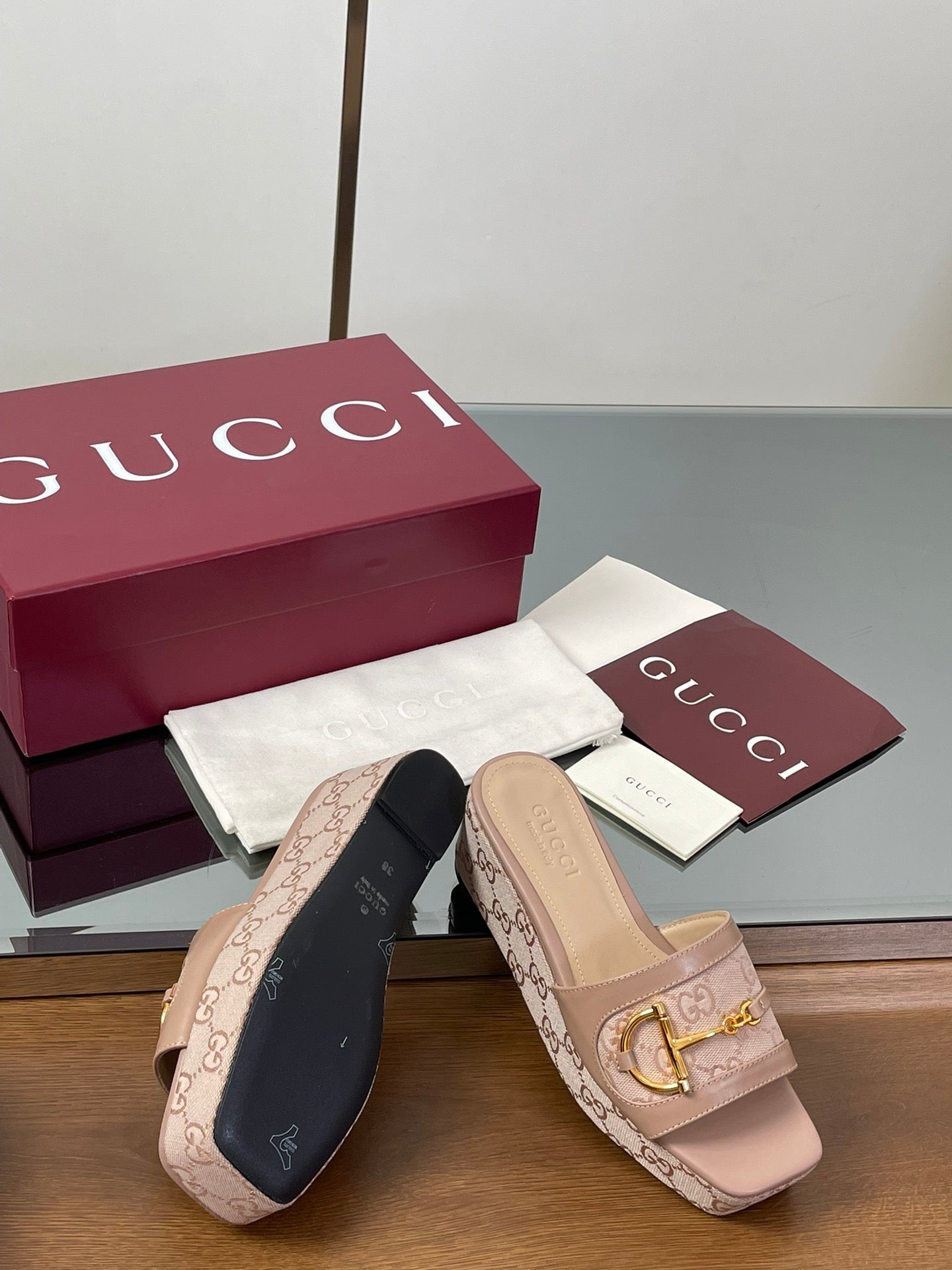 GUCCI HIGH 6.3 CM WEDGE SANDALS IN DUSTY PINK CALFSKIN AND FABRIC
