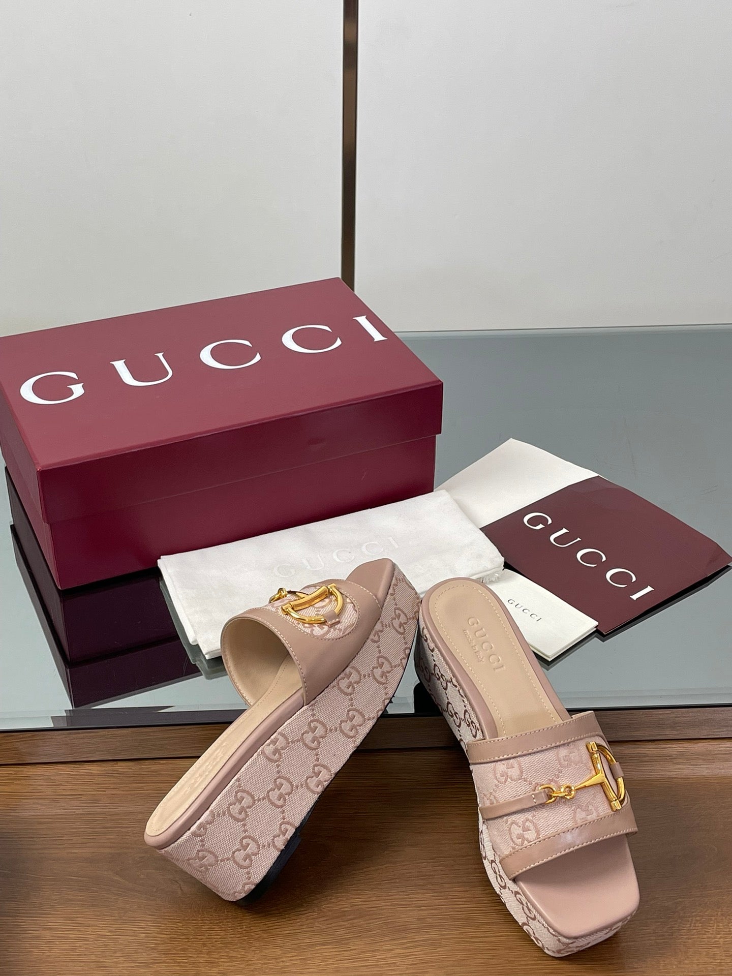 GUCCI HIGH 6.3 CM WEDGE SANDALS IN DUSTY PINK CALFSKIN AND FABRIC
