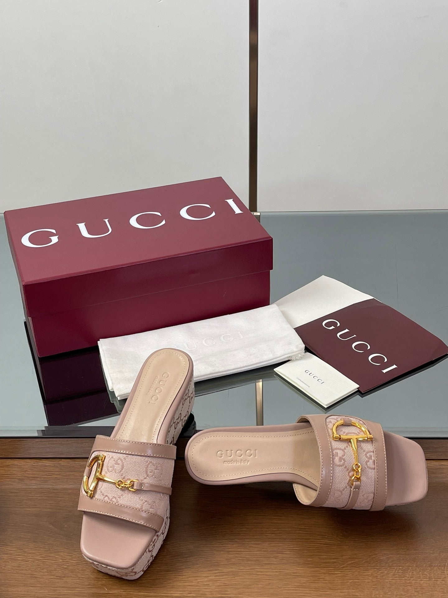 GUCCI HIGH 6.3 CM WEDGE SANDALS IN DUSTY PINK CALFSKIN AND FABRIC