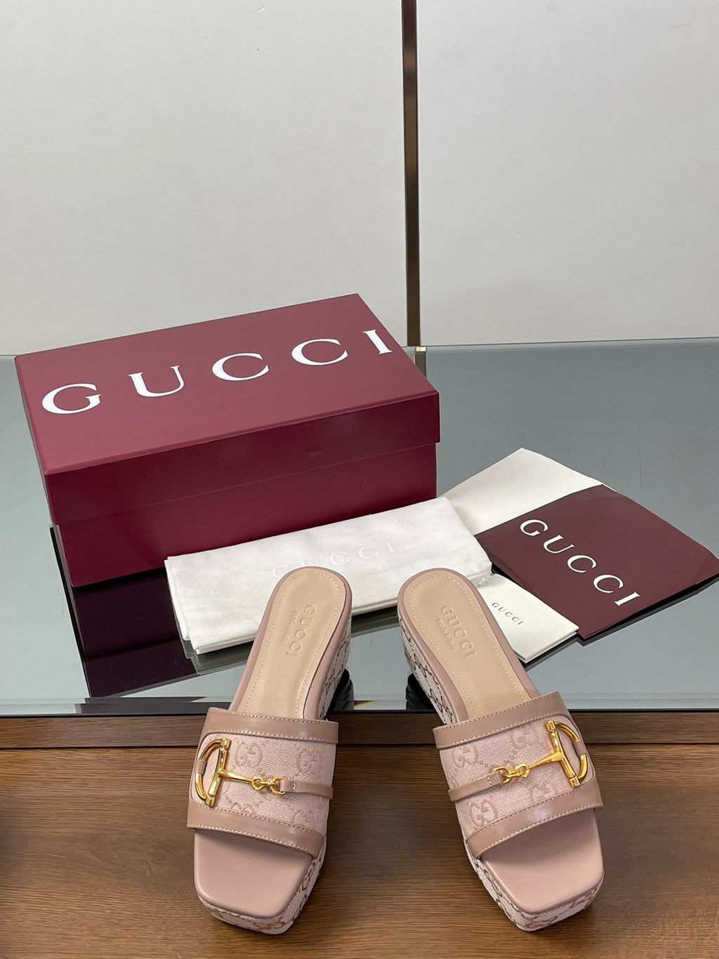 GUCCI HIGH 6.3 CM WEDGE SANDALS IN DUSTY PINK CALFSKIN AND FABRIC