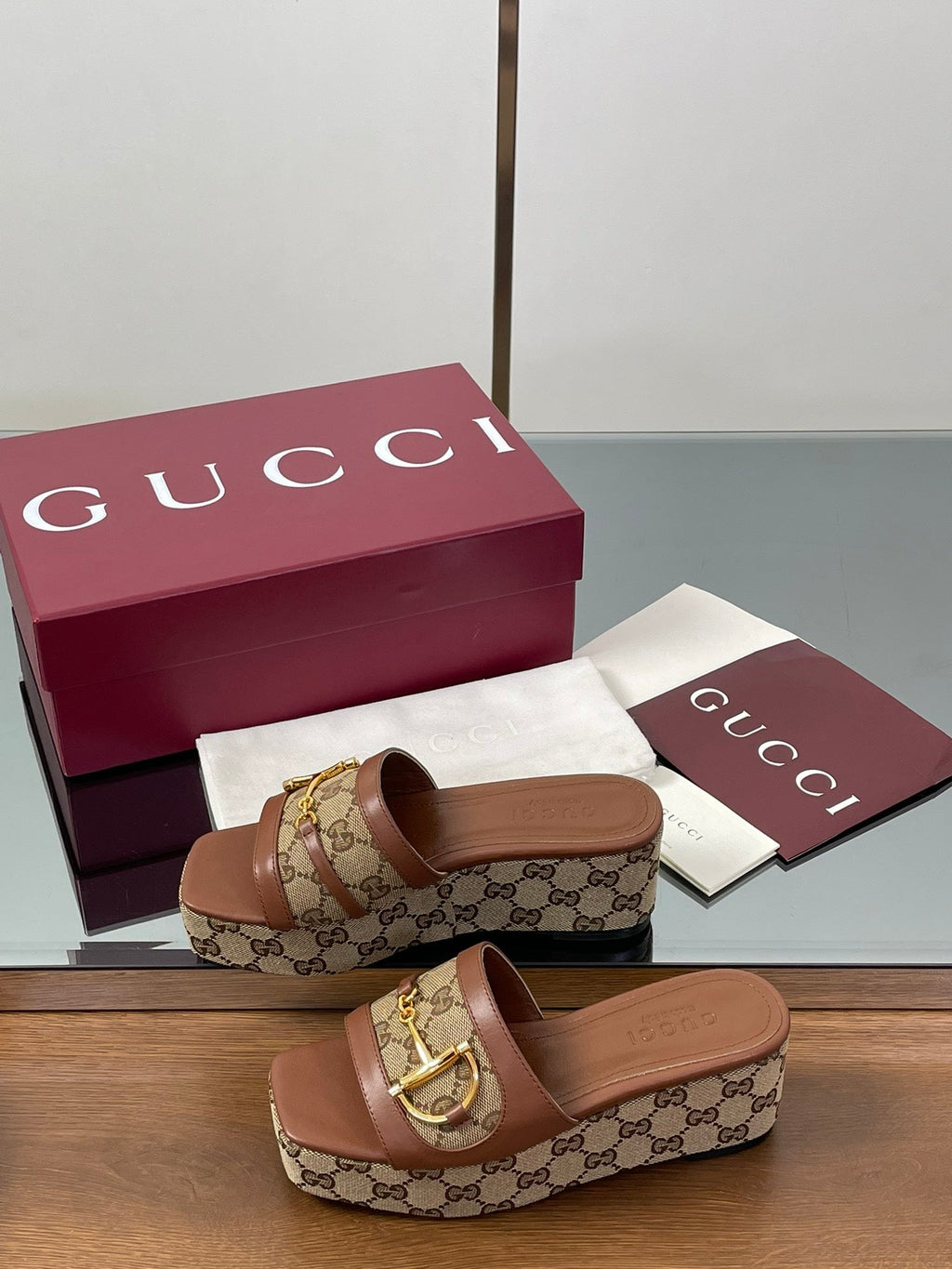 GUCCI HIGH 6.3 CM WEDGE SANDALS IN BROWN CALFSKIN AND FABRIC
