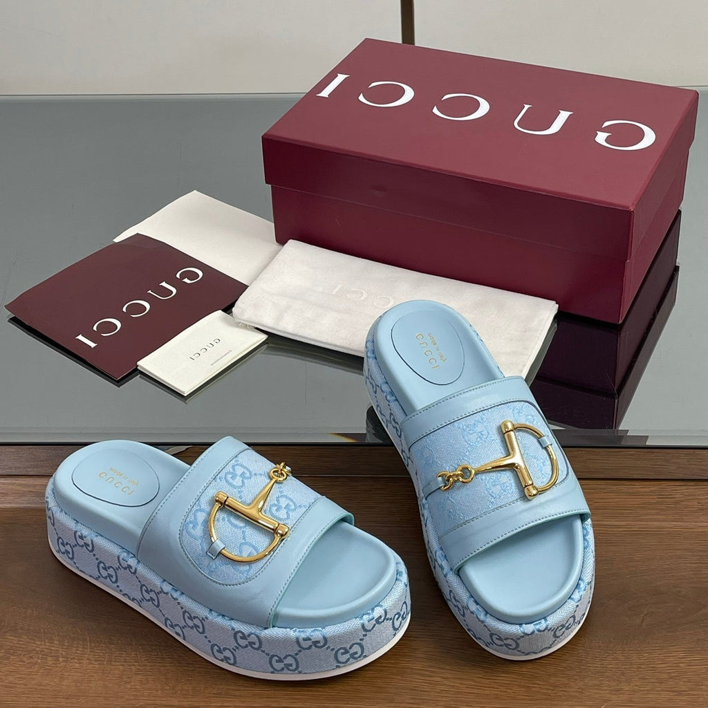 GUCCI HIGH 5.5 CM WEDGE SANDALS IN BLUE CALFSKIN AND FABRIC