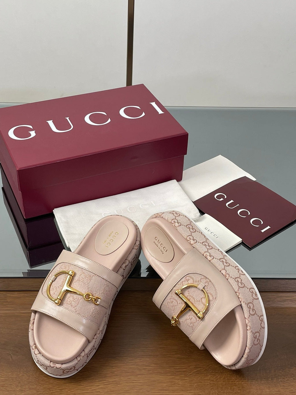 GUCCI HIGH 5.5 CM WEDGE SANDALS IN LIGHT PINK CALFSKIN AND FABRIC