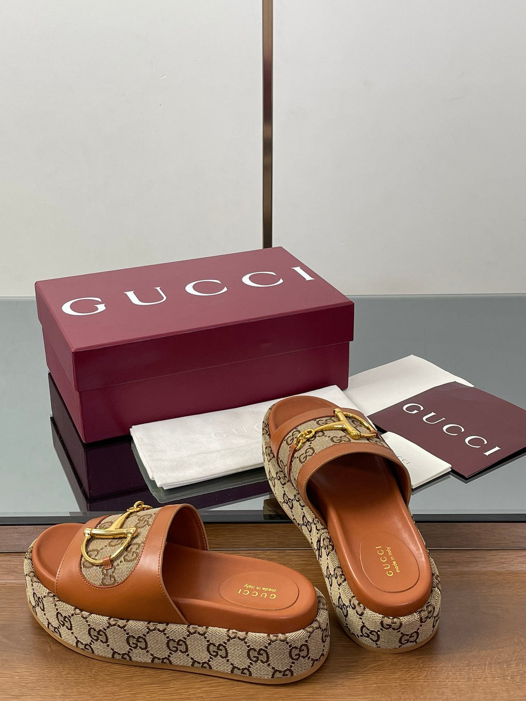 GUCCI HIGH 5.5 CM WEDGE SANDALS IN BURNT BROWN MIX BEIGE CALFSKIN AND FABRIC