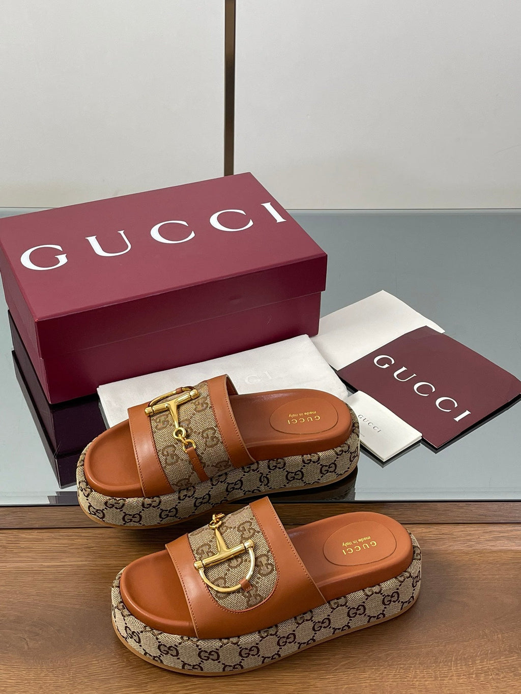 GUCCI HIGH 5.5 CM WEDGE SANDALS IN BURNT BROWN MIX BEIGE CALFSKIN AND FABRIC
