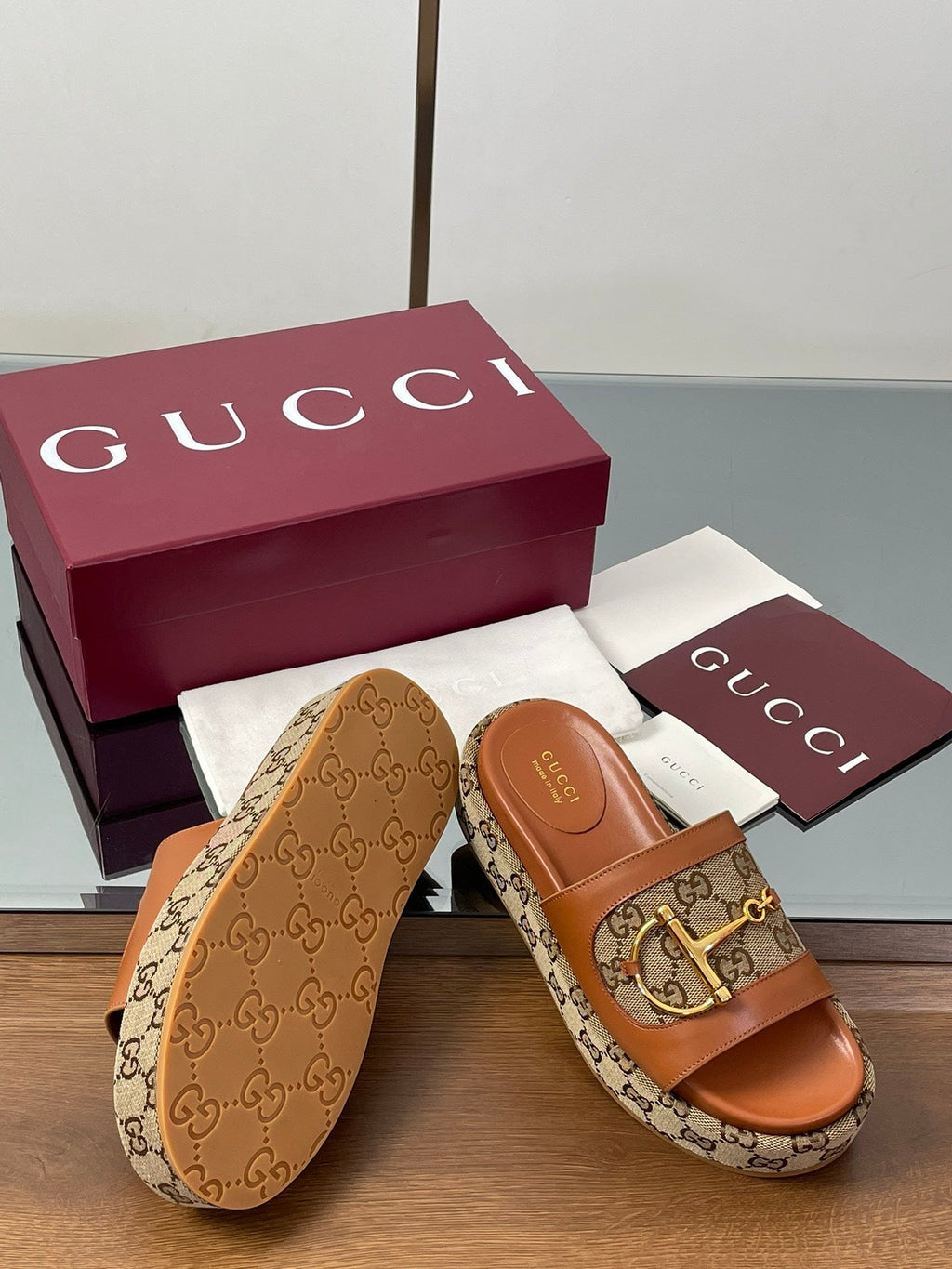 GUCCI HIGH 5.5 CM WEDGE SANDALS IN BURNT BROWN MIX BEIGE CALFSKIN AND FABRIC