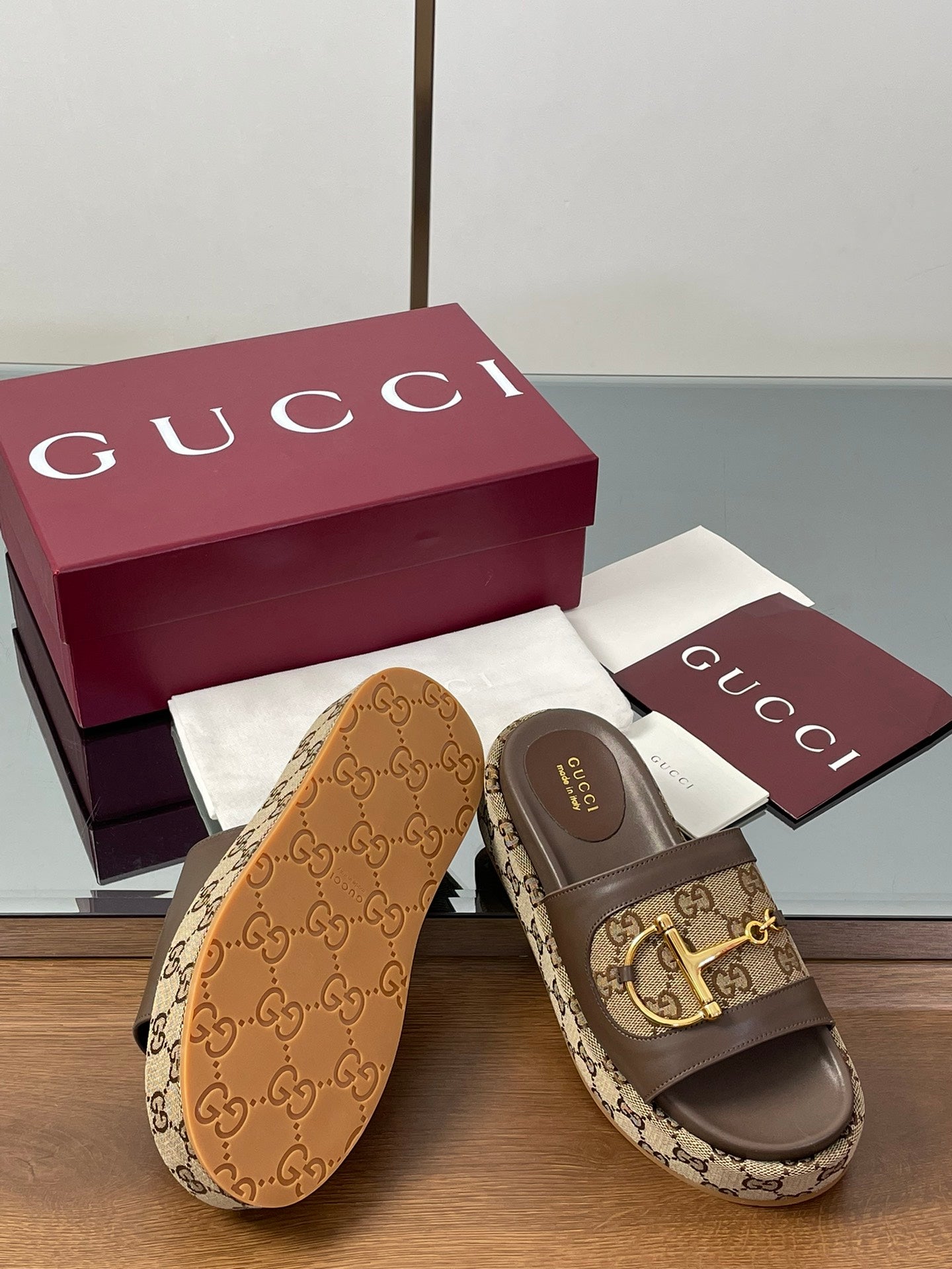 GUCCI HIGH 5.5 CM WEDGE SANDALS IN BROWN MIX BEIGE CALFSKIN AND FABRIC