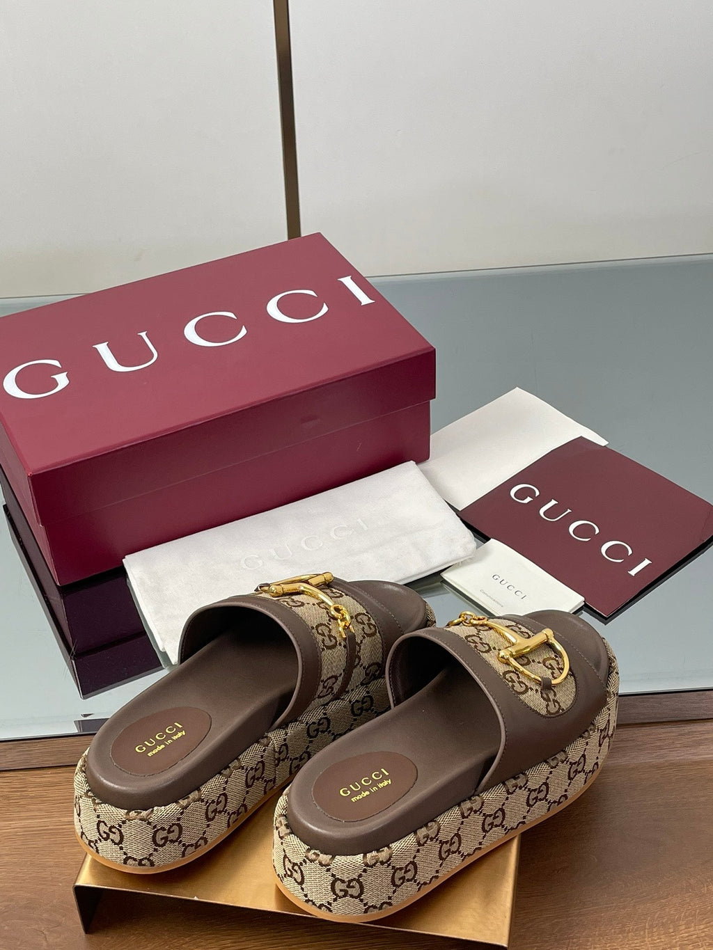 GUCCI HIGH 5.5 CM WEDGE SANDALS IN BROWN MIX BEIGE CALFSKIN AND FABRIC