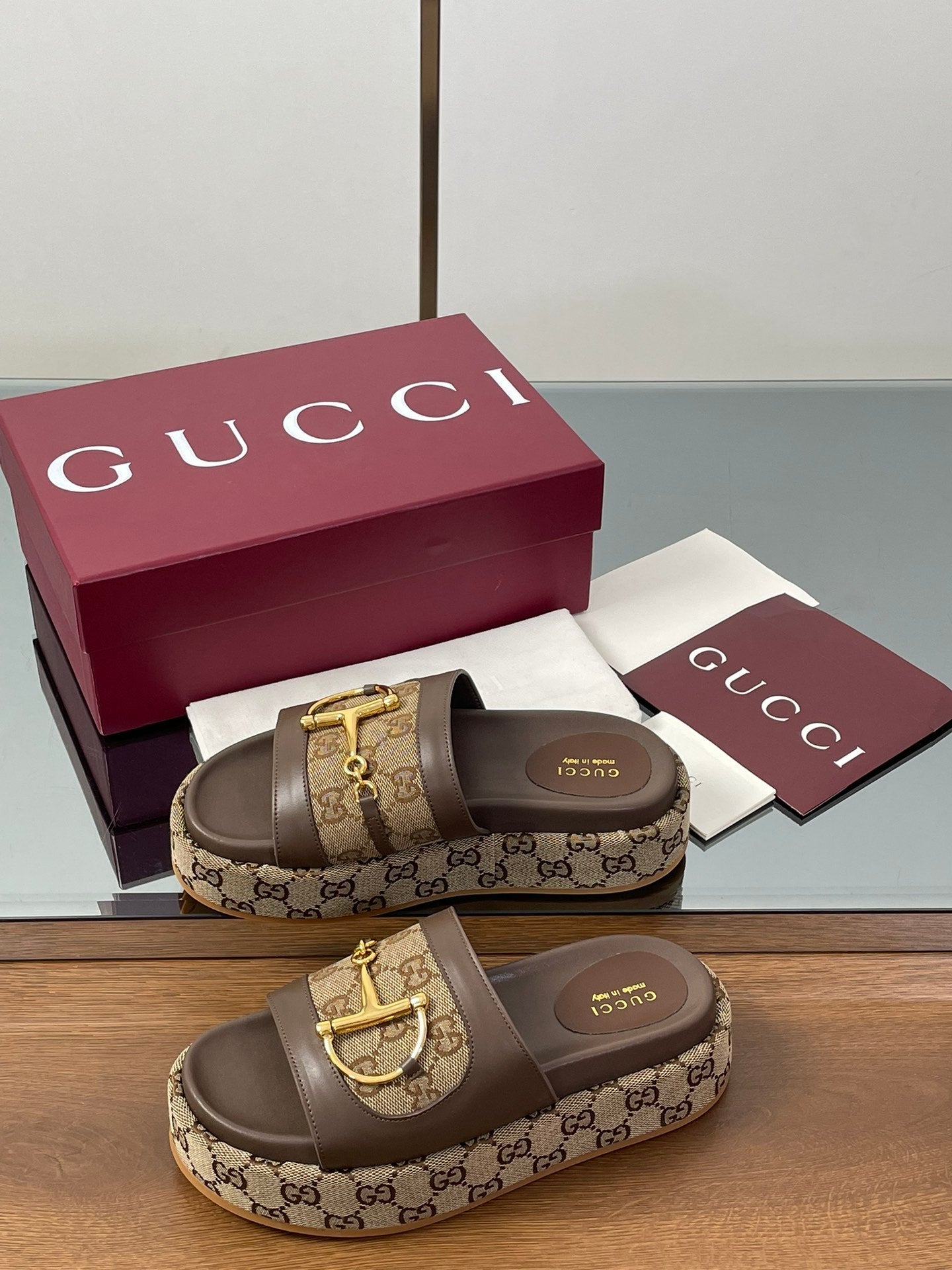 GUCCI HIGH 5.5 CM WEDGE SANDALS IN BROWN MIX BEIGE CALFSKIN AND FABRIC
