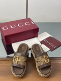 GUCCI HIGH 5.5 CM WEDGE SANDALS IN BROWN MIX BEIGE CALFSKIN AND FABRIC