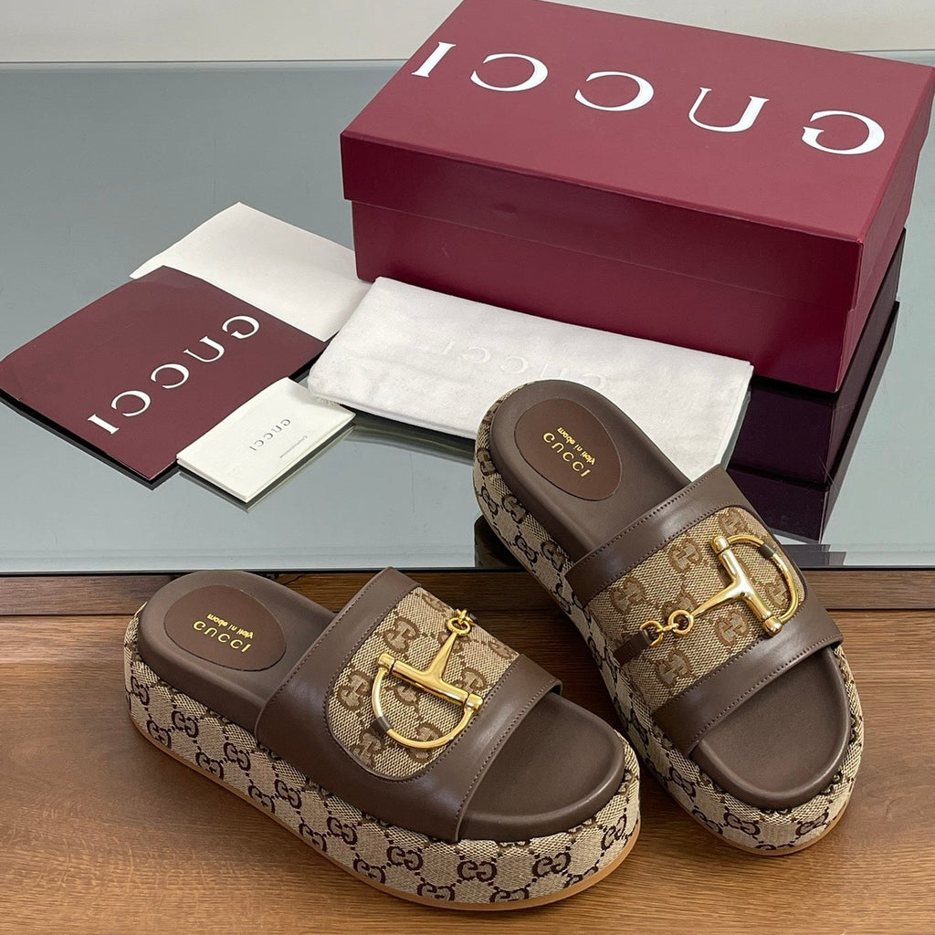 GUCCI HIGH 5.5 CM WEDGE SANDALS IN BROWN MIX BEIGE CALFSKIN AND FABRIC