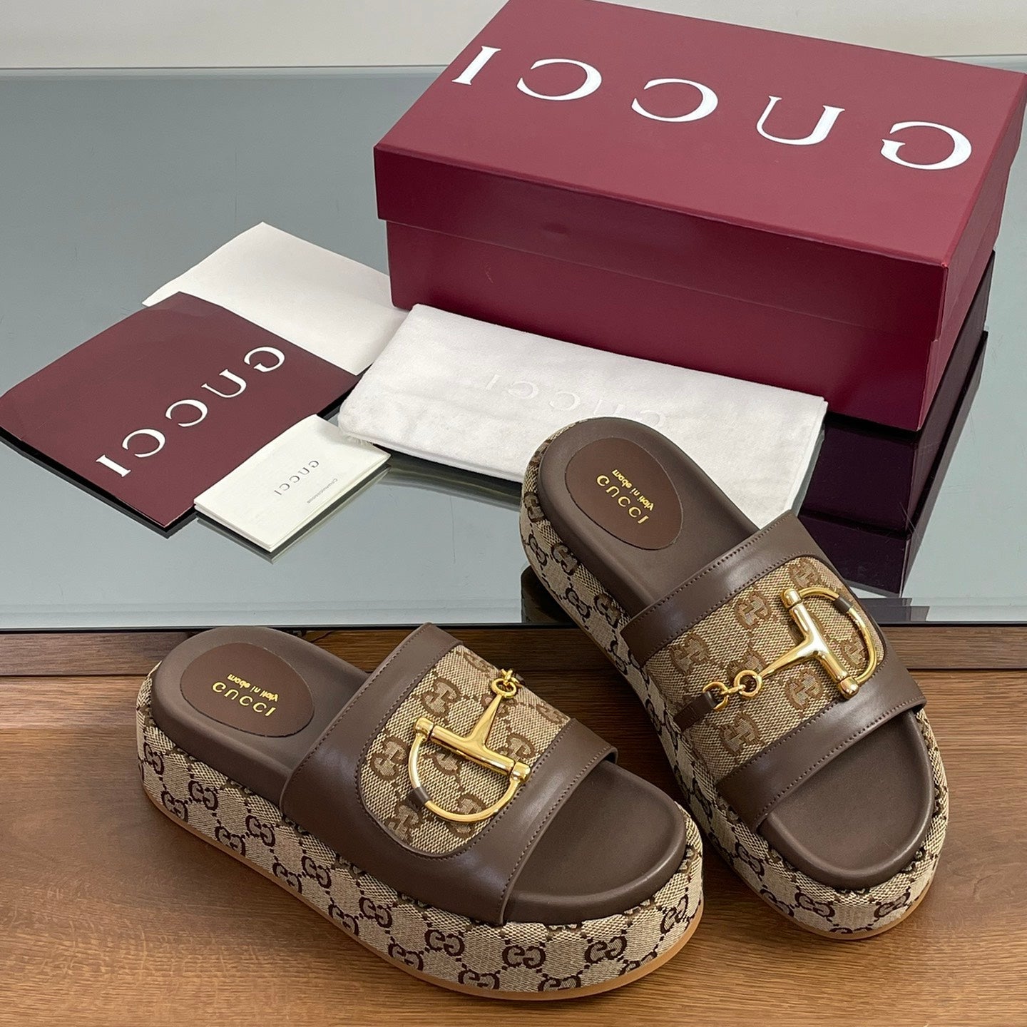 GUCCI HIGH 5.5 CM WEDGE SANDALS IN BROWN MIX BEIGE CALFSKIN AND FABRIC
