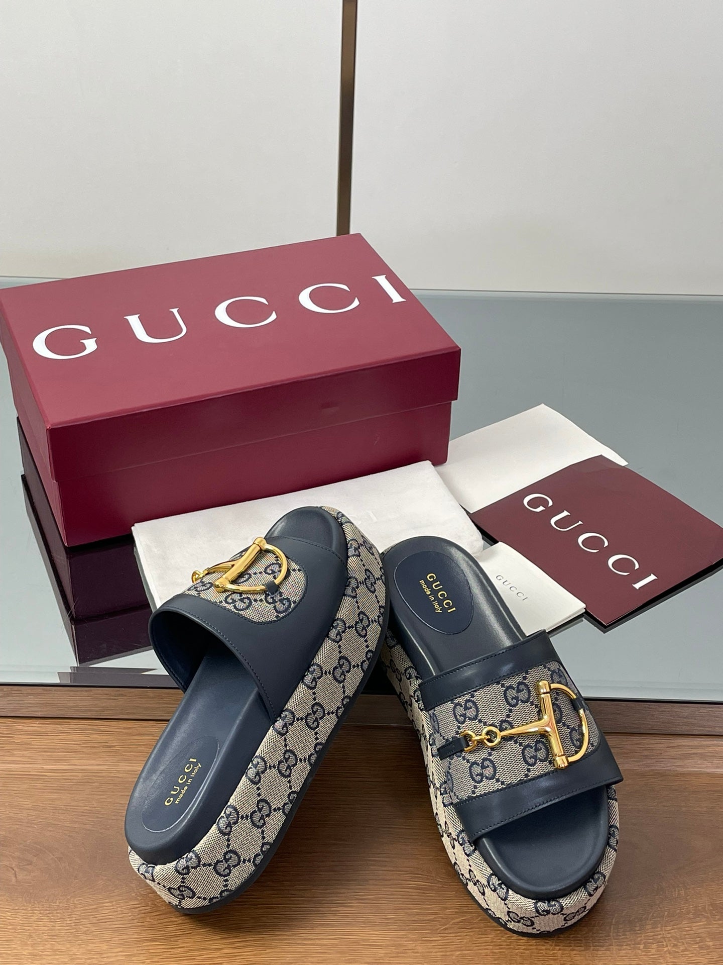 GUCCI HIGH 5.5 CM WEDGE SANDALS IN BLACK AND BEIGE CALFSKIN AND FABRIC