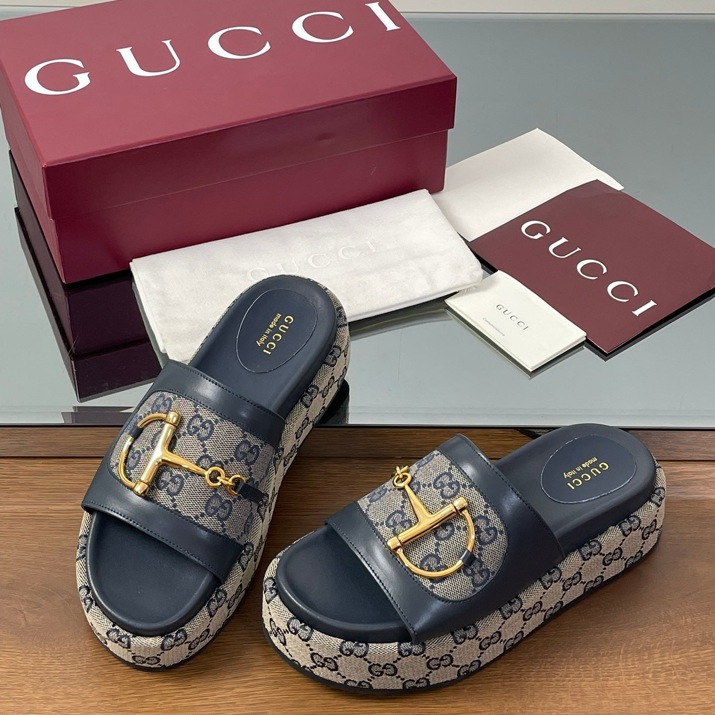 GUCCI HIGH 5.5 CM WEDGE SANDALS IN BLACK AND BEIGE CALFSKIN AND FABRIC