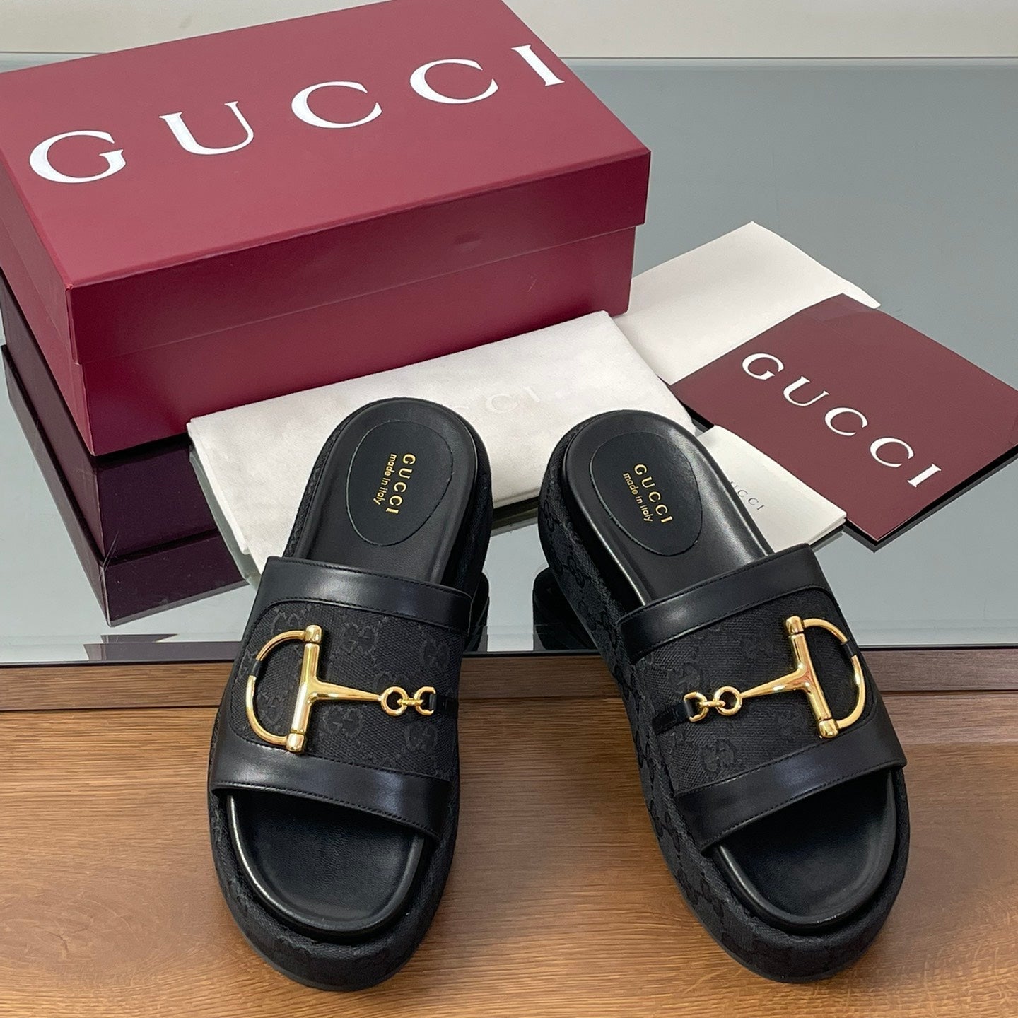 GUCCI HIGH 5.5 CM WEDGE SANDALS IN BLACK CALFSKIN AND FABRIC