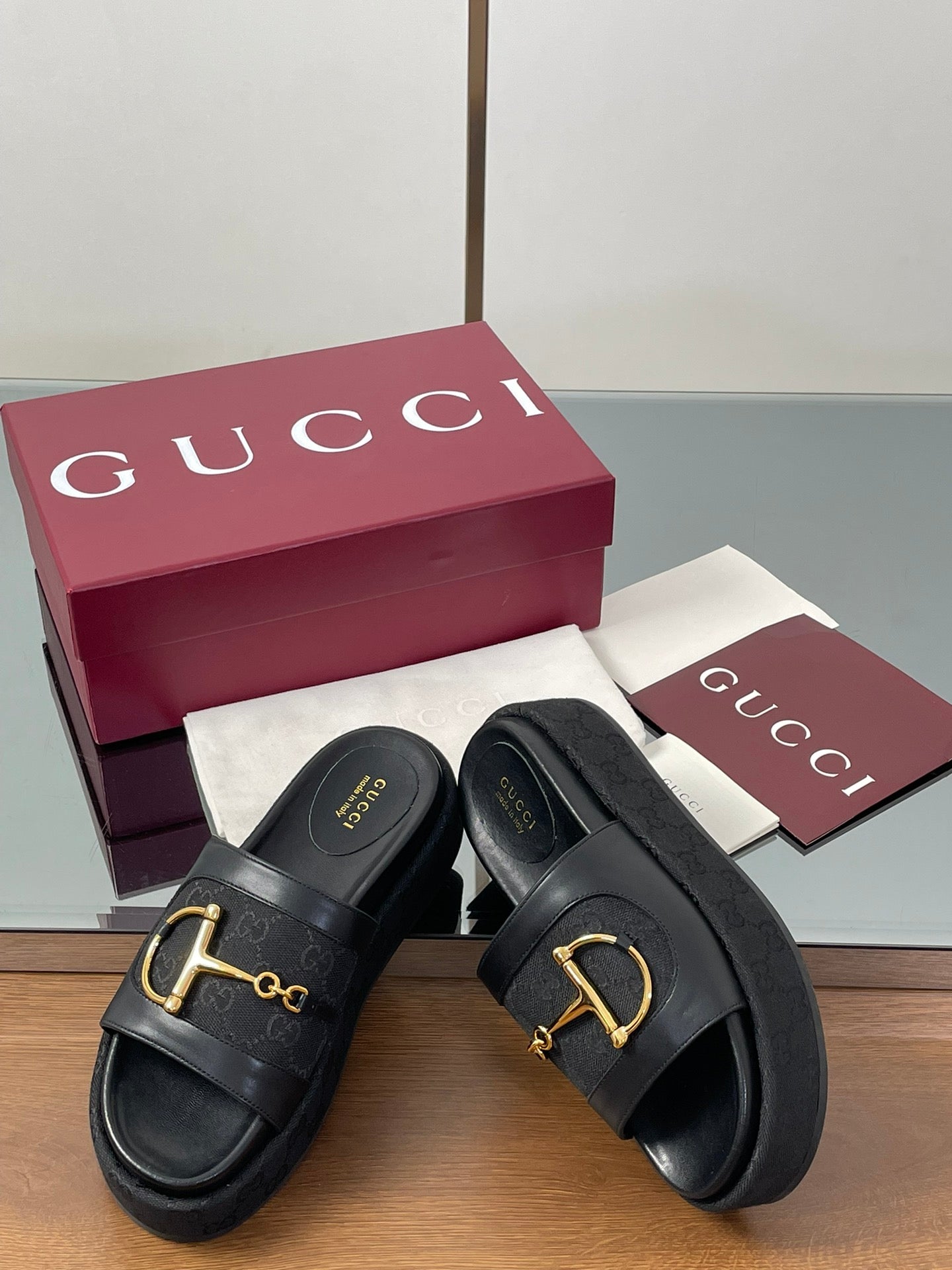 GUCCI HIGH 5.5 CM WEDGE SANDALS IN BLACK CALFSKIN AND FABRIC