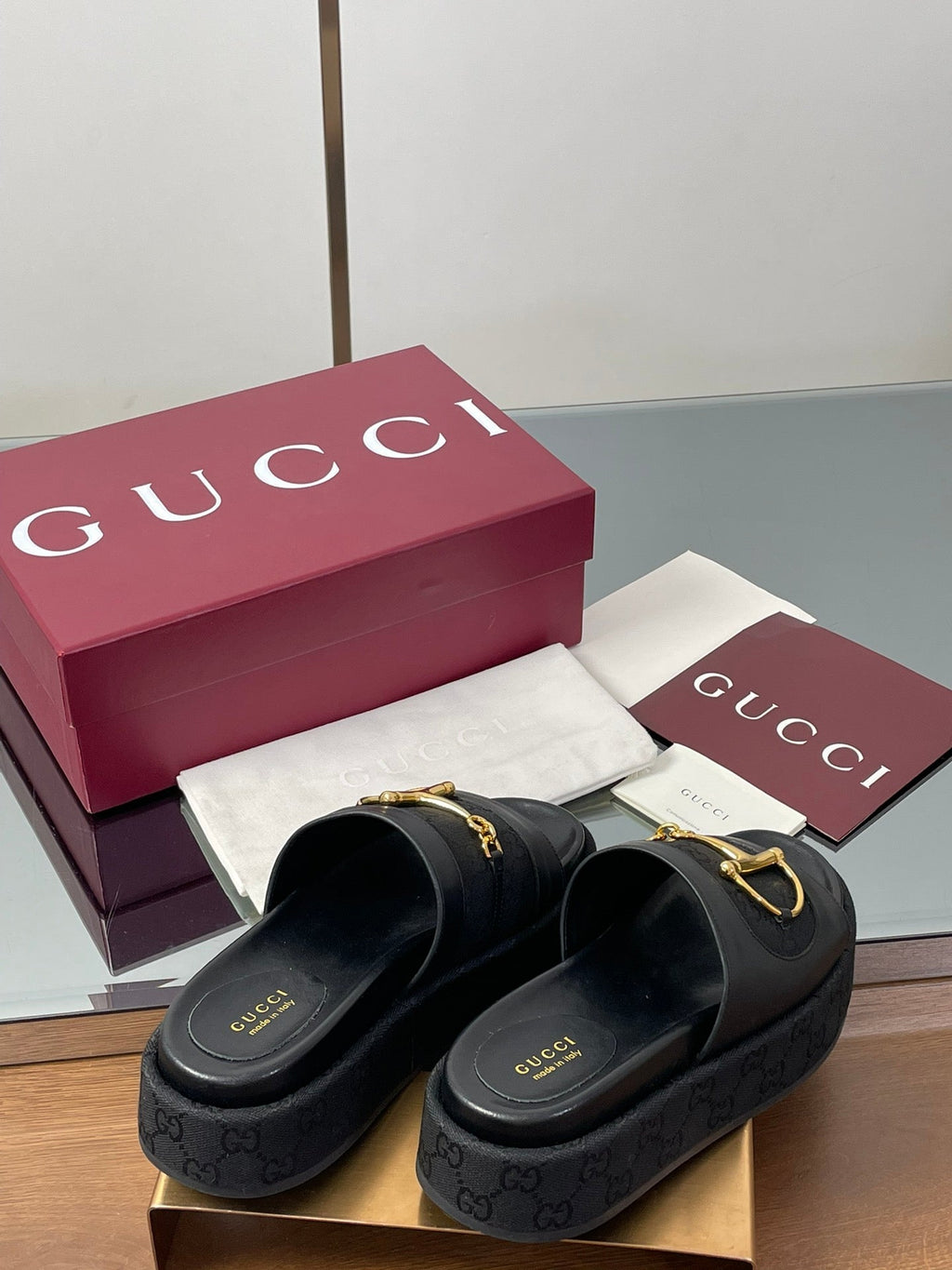 GUCCI HIGH 5.5 CM WEDGE SANDALS IN BLACK CALFSKIN AND FABRIC
