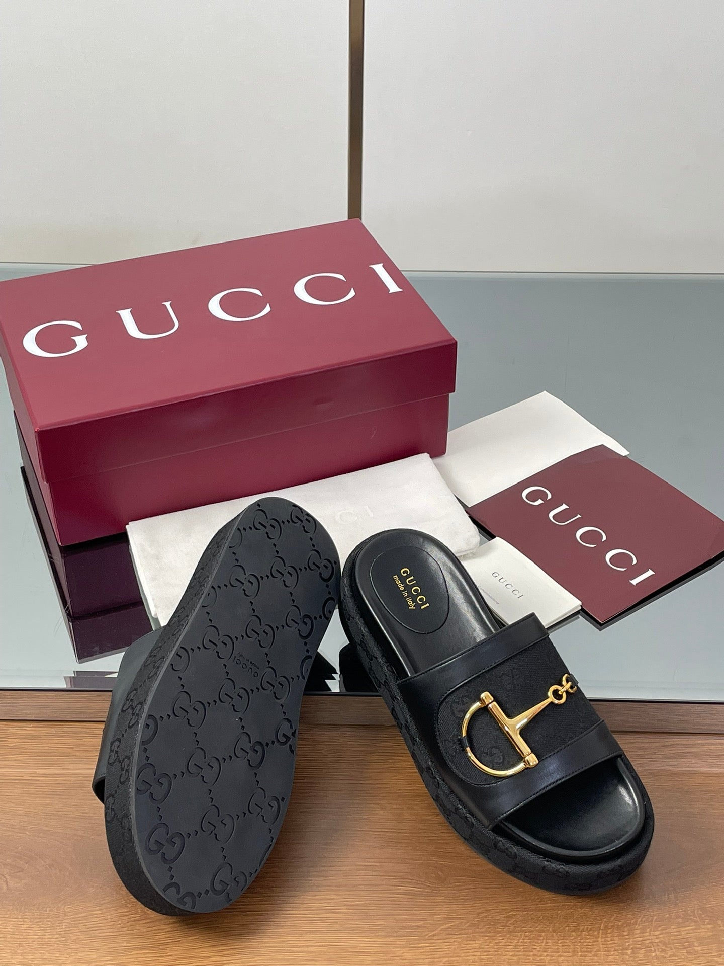 GUCCI HIGH 5.5 CM WEDGE SANDALS IN BLACK CALFSKIN AND FABRIC