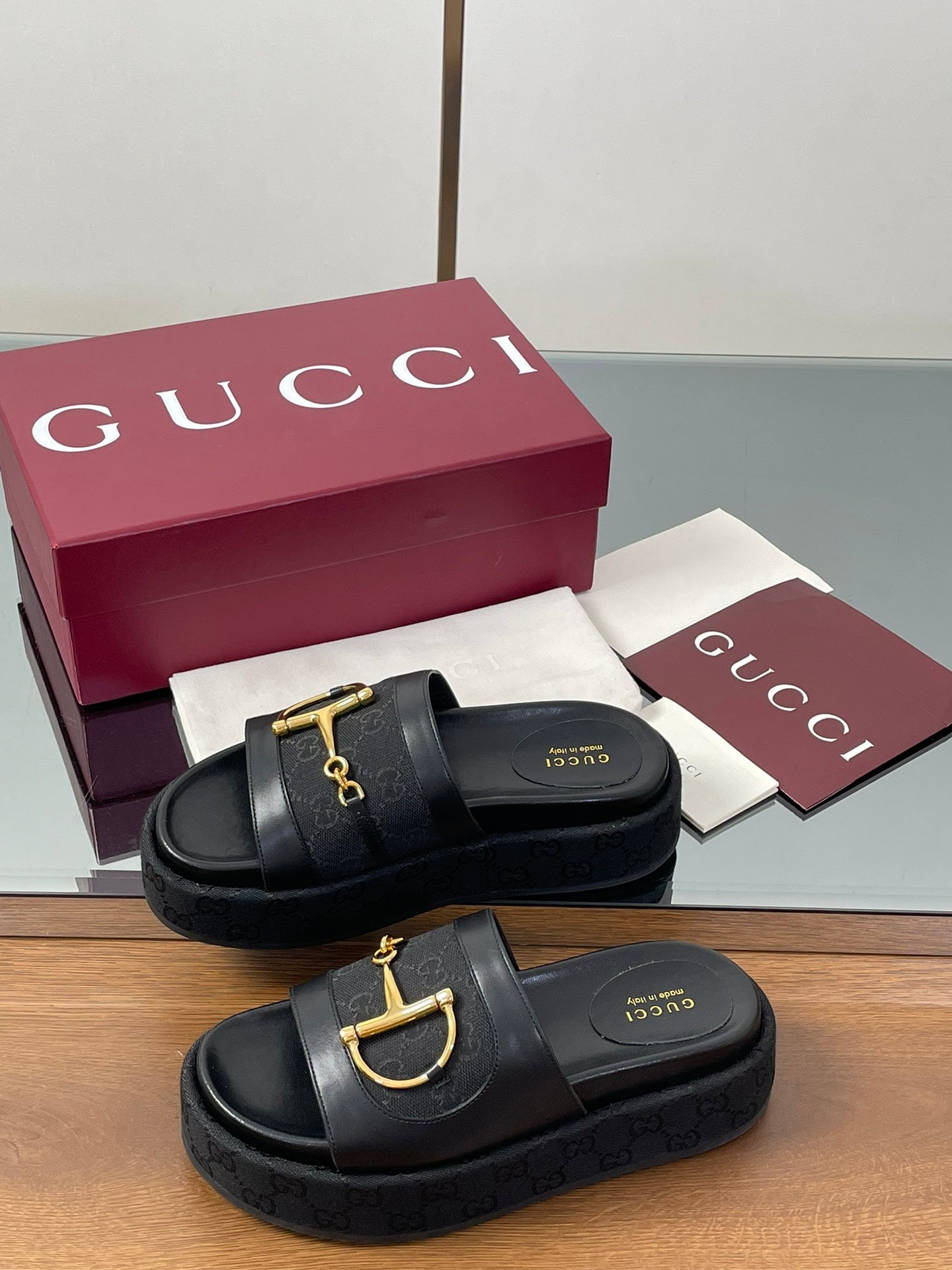 GUCCI HIGH 5.5 CM WEDGE SANDALS IN BLACK CALFSKIN AND FABRIC