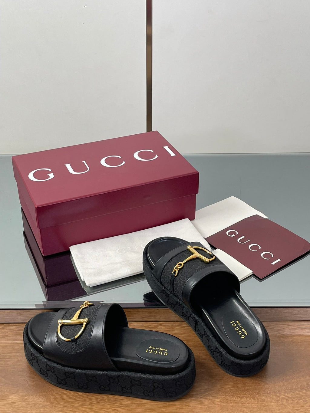 GUCCI HIGH 5.5 CM WEDGE SANDALS IN BLACK CALFSKIN AND FABRIC